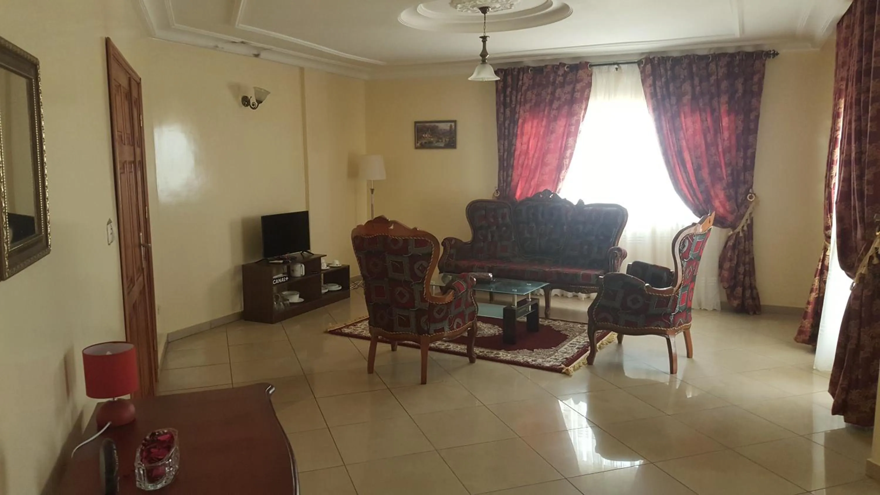 Living room in Résidences hôtelières Micheline et Emile BASTOS