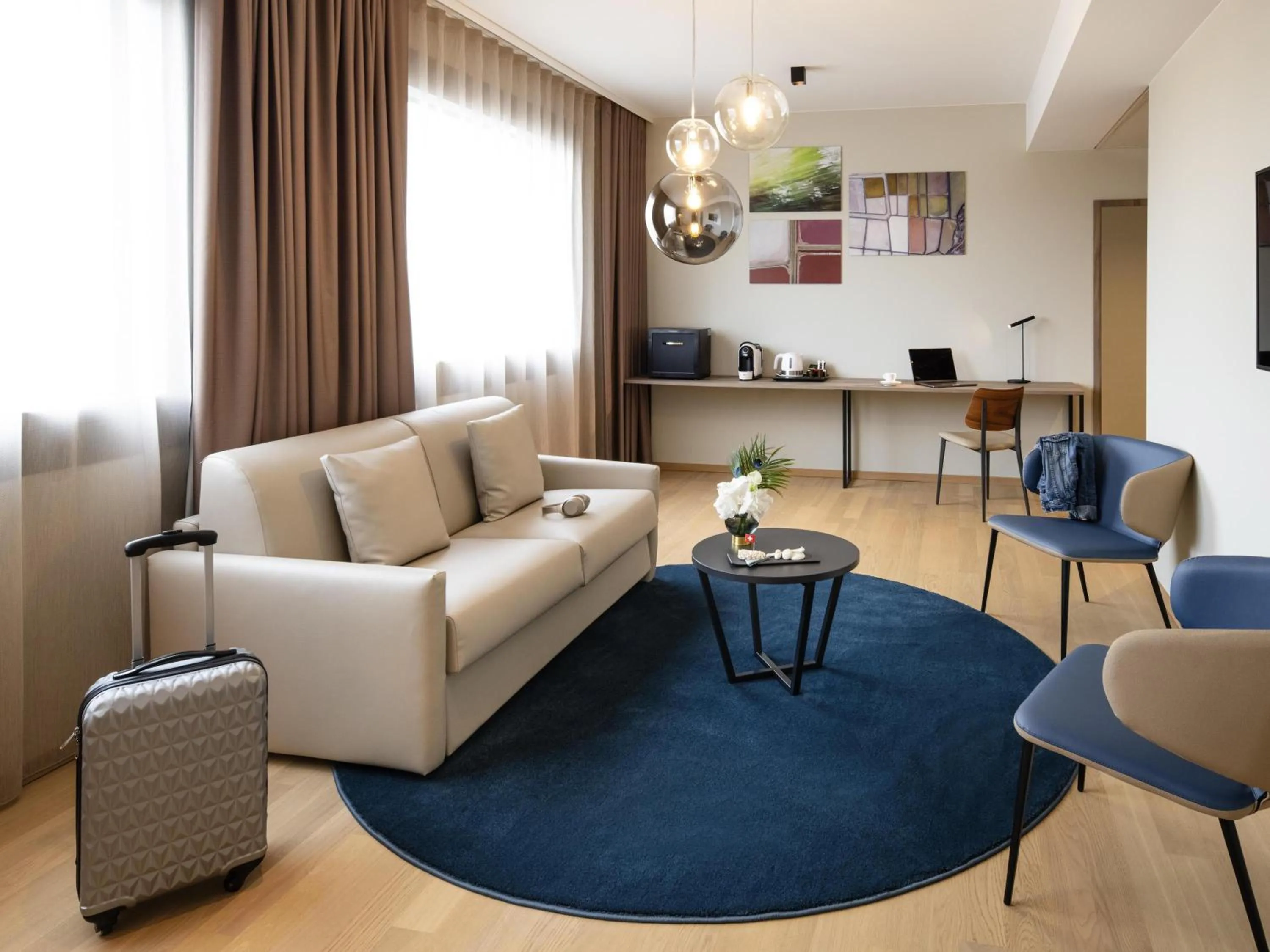 Bedroom in Mercure Geneva Airport