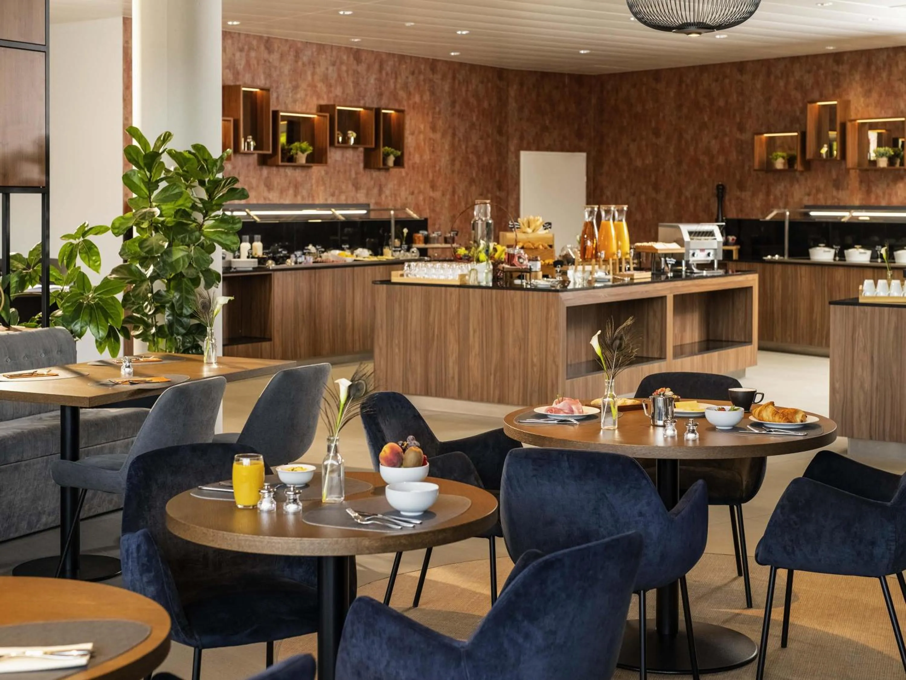 Restaurant/places to eat in Mercure Geneva Airport