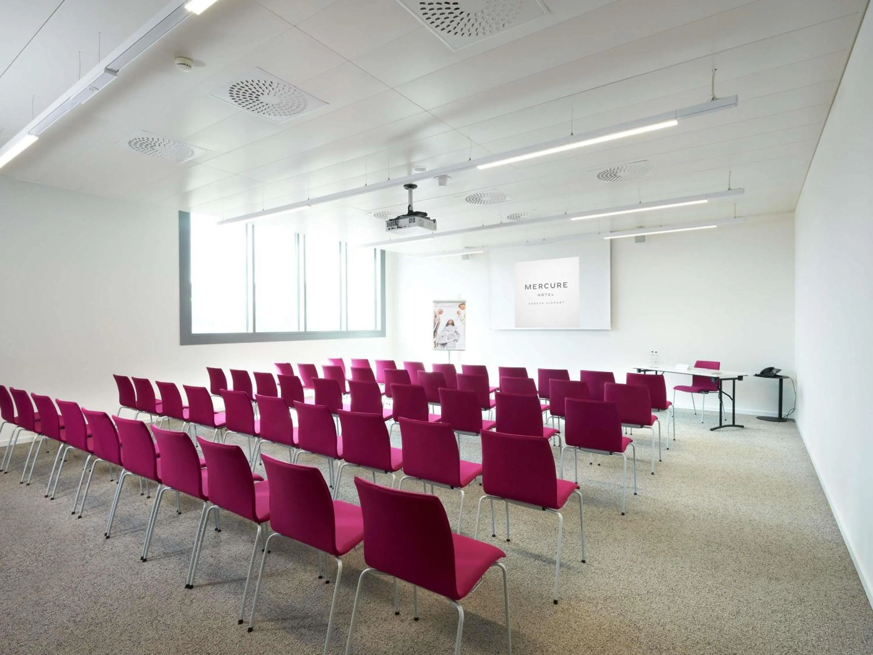 Meeting/conference room in Mercure Geneva Airport