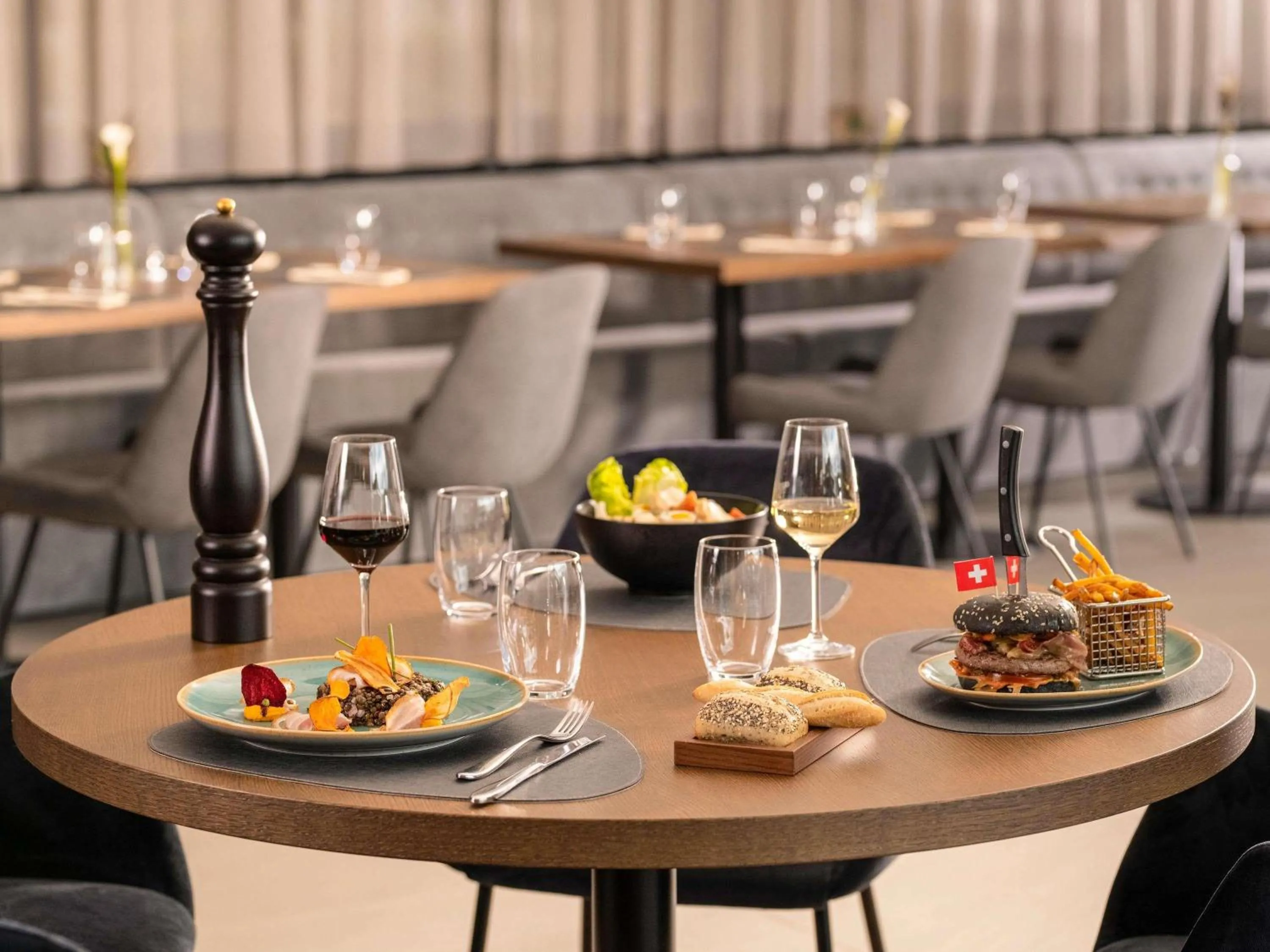 Restaurant/places to eat in Mercure Geneva Airport