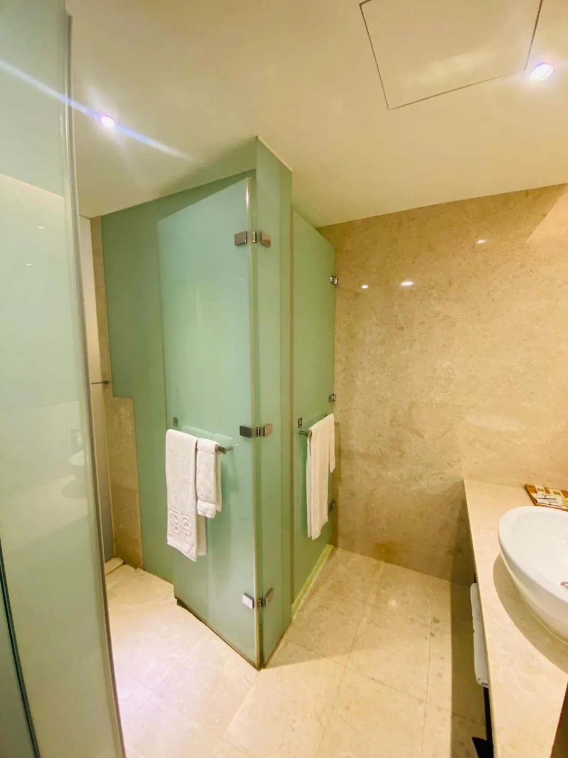 Bathroom in Yuh Tong Hotel