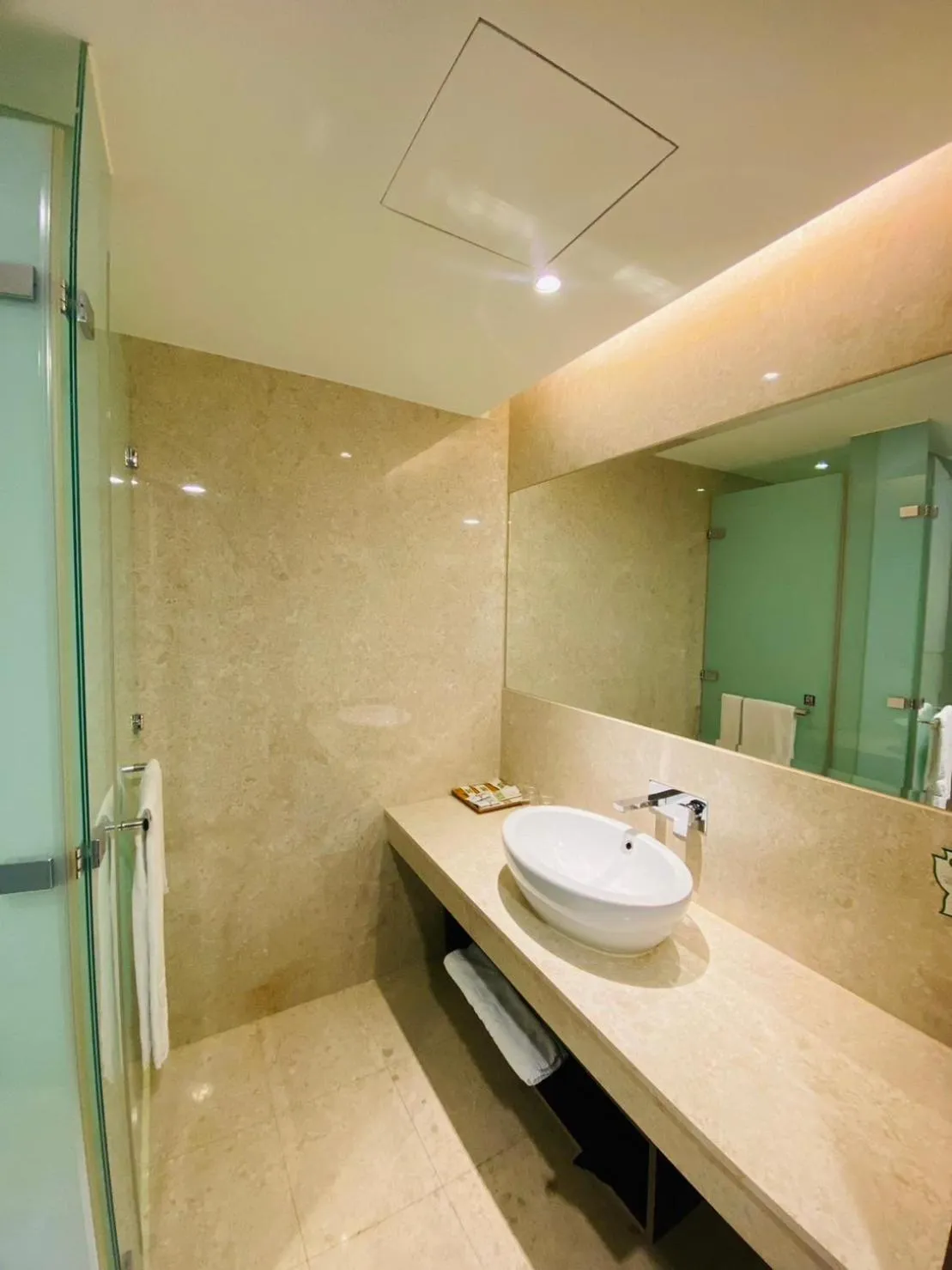 Bathroom in Yuh Tong Hotel