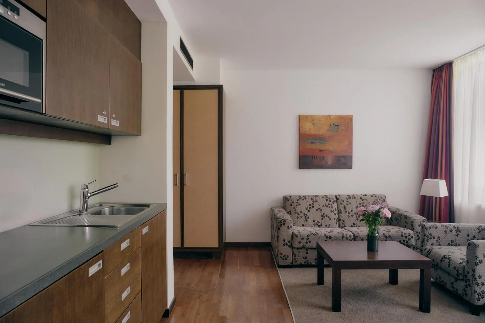 Kitchen or kitchenette in Aparthotel Treudelberg Hamburg