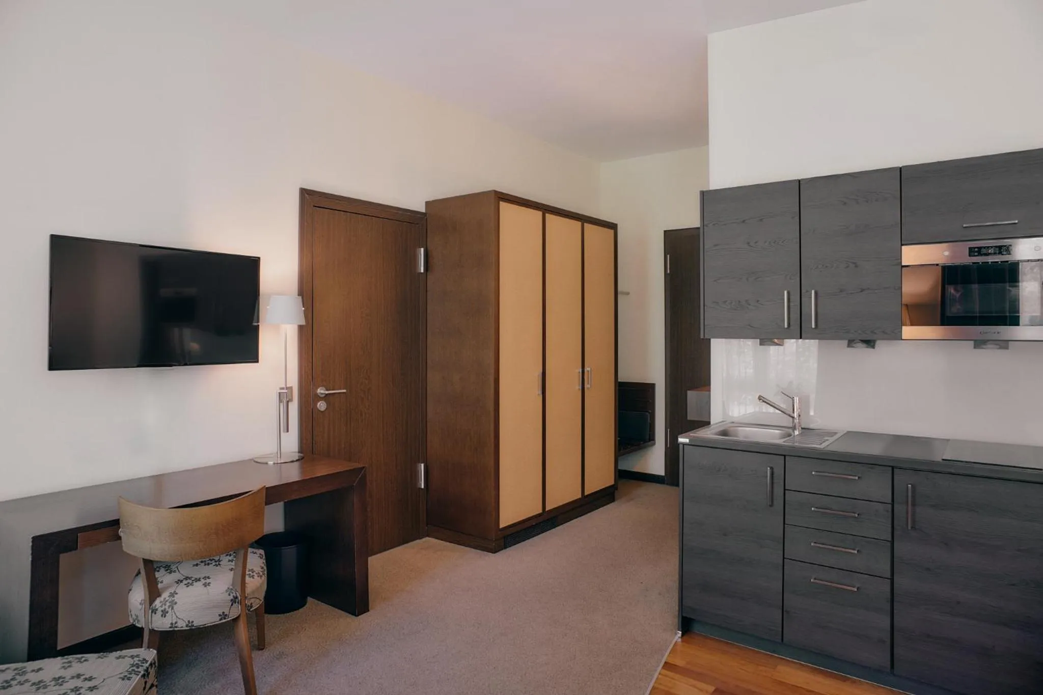 TV and multimedia in Aparthotel Treudelberg Hamburg