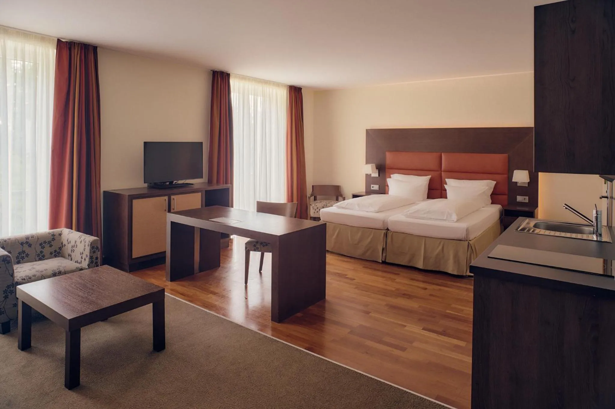 Photo of the whole room, Bed in Aparthotel Treudelberg Hamburg