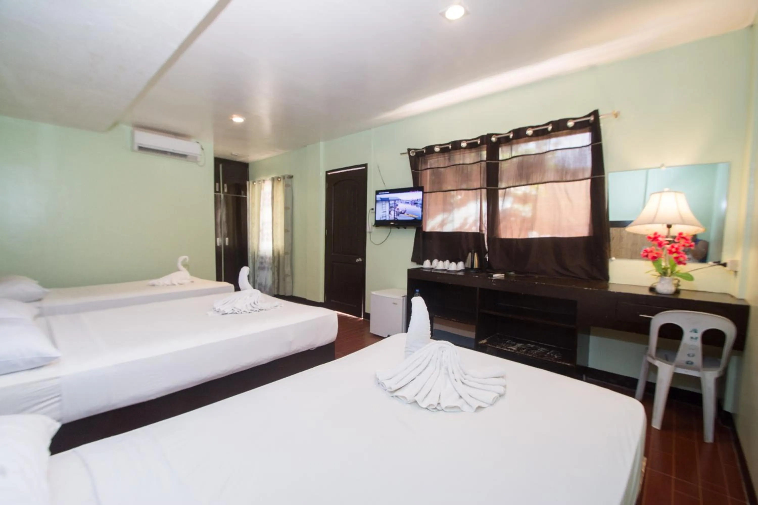 Bedroom, Bed in Bamboo Beach Resort & Restaurant