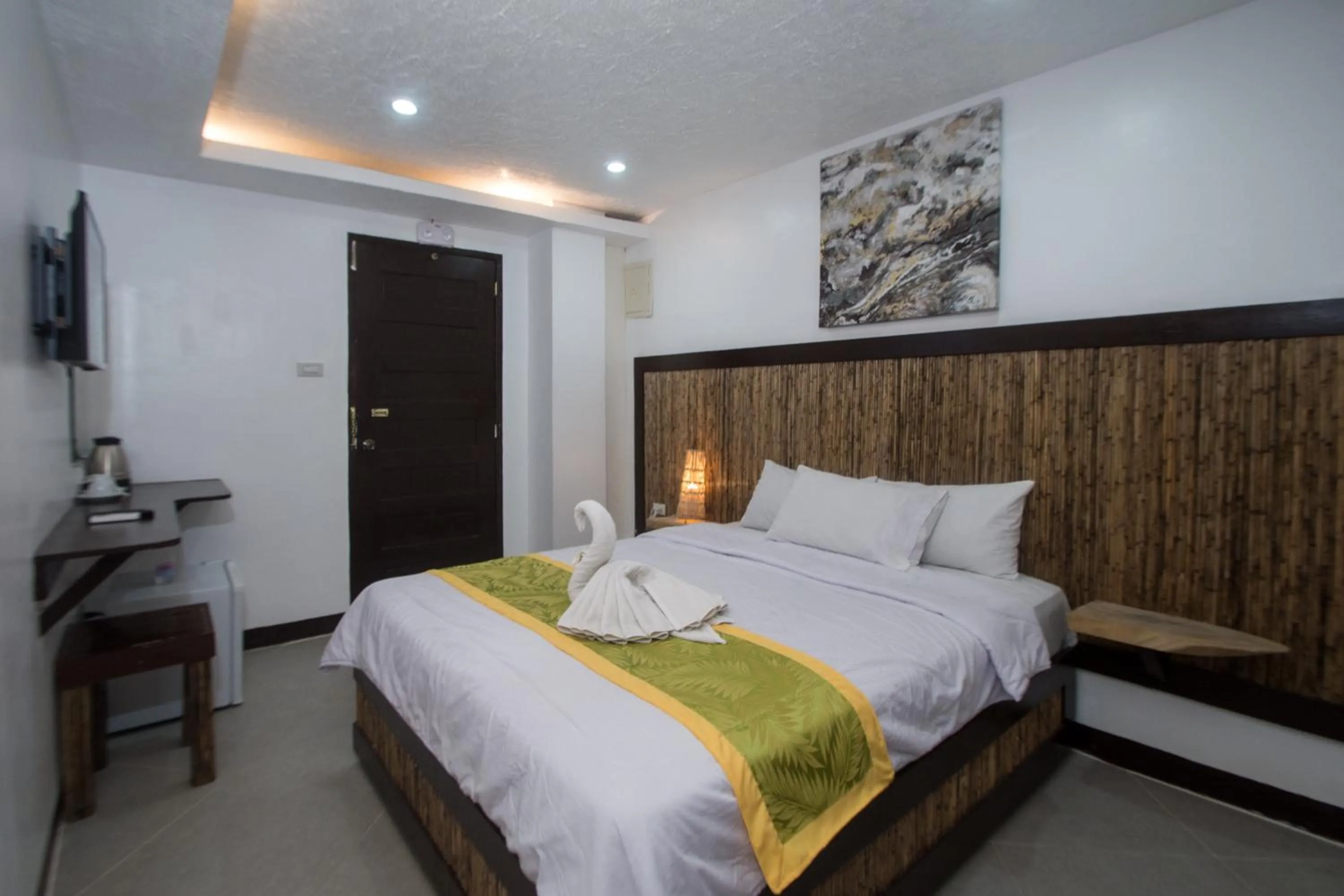 Bedroom, Bed in Bamboo Beach Resort & Restaurant