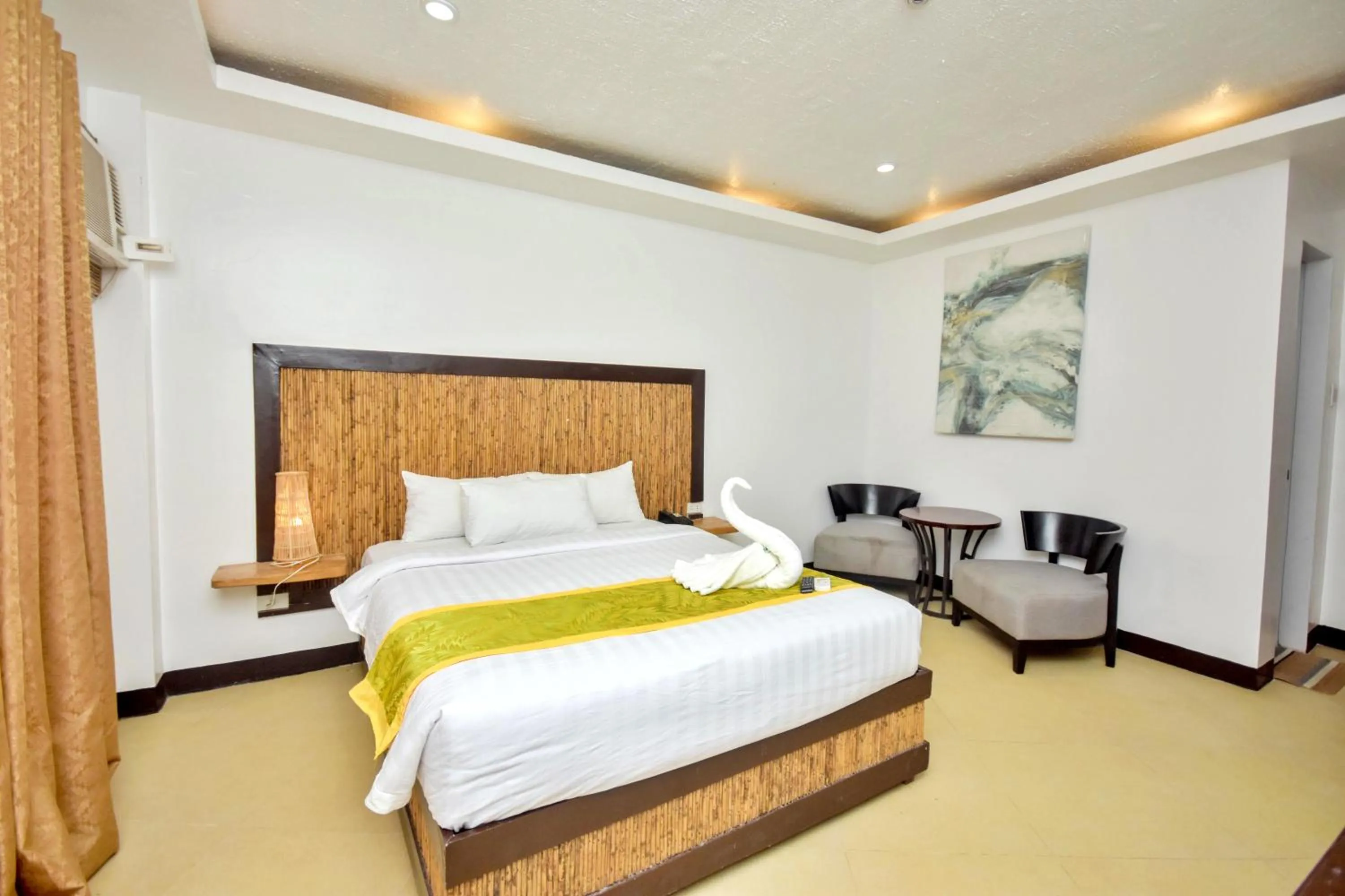 Bed in Bamboo Beach Resort & Restaurant