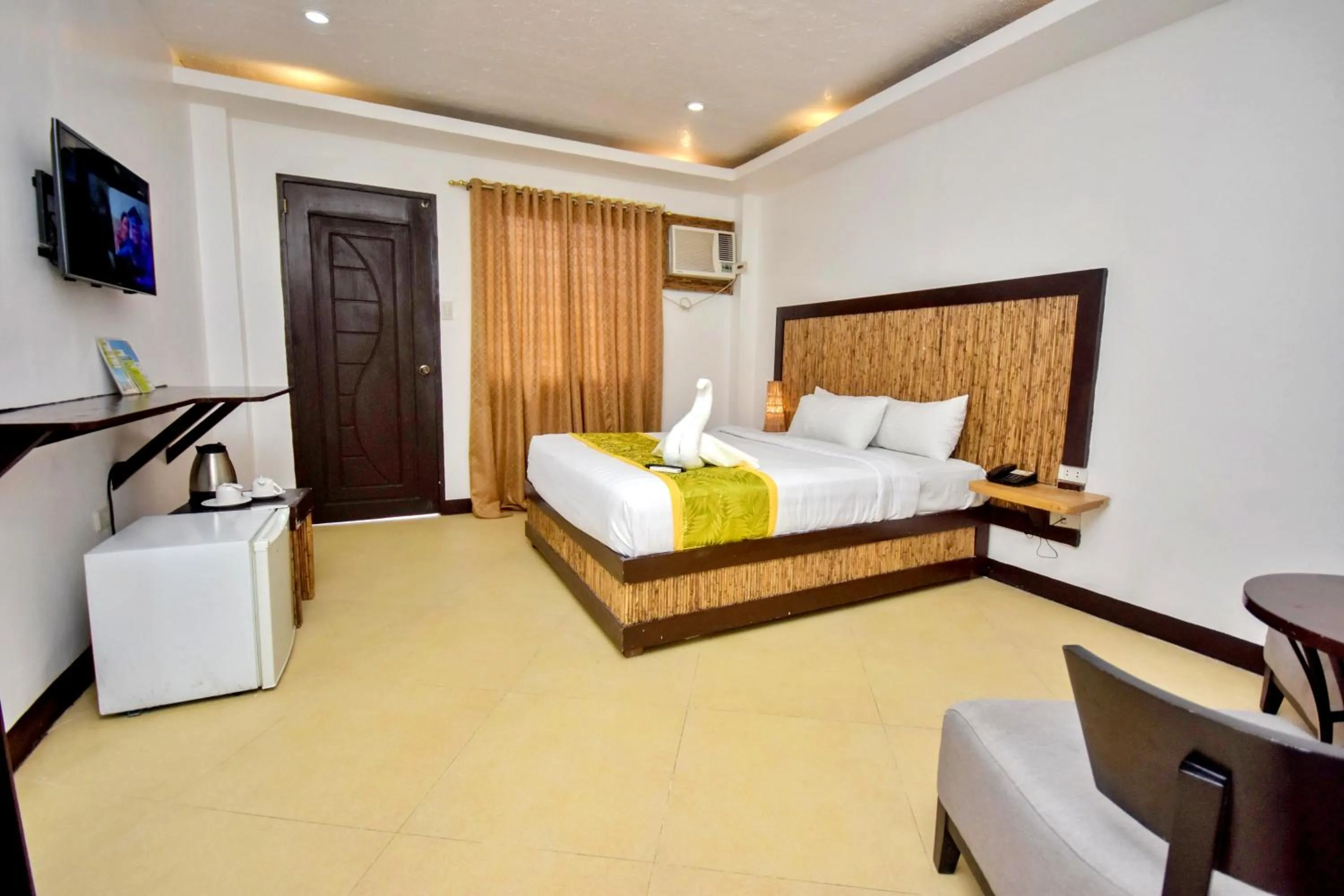 Bedroom, Bed in Bamboo Beach Resort & Restaurant