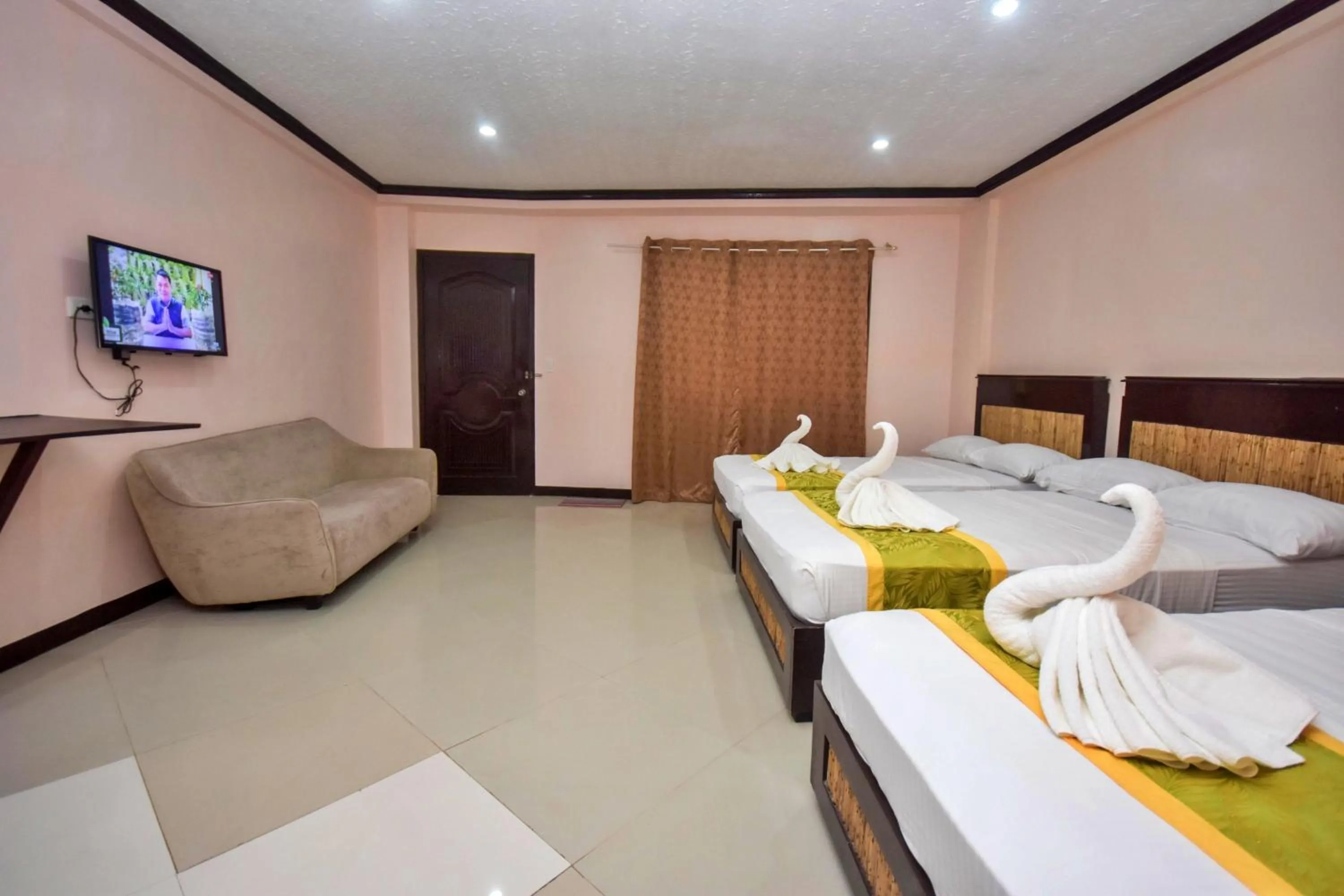 Bedroom, Bed in Bamboo Beach Resort & Restaurant