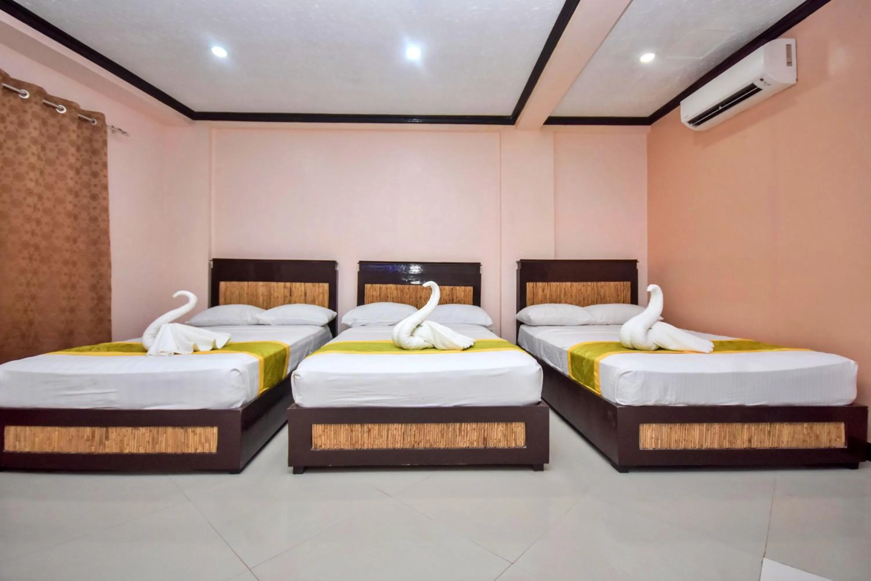 Bed in Bamboo Beach Resort & Restaurant