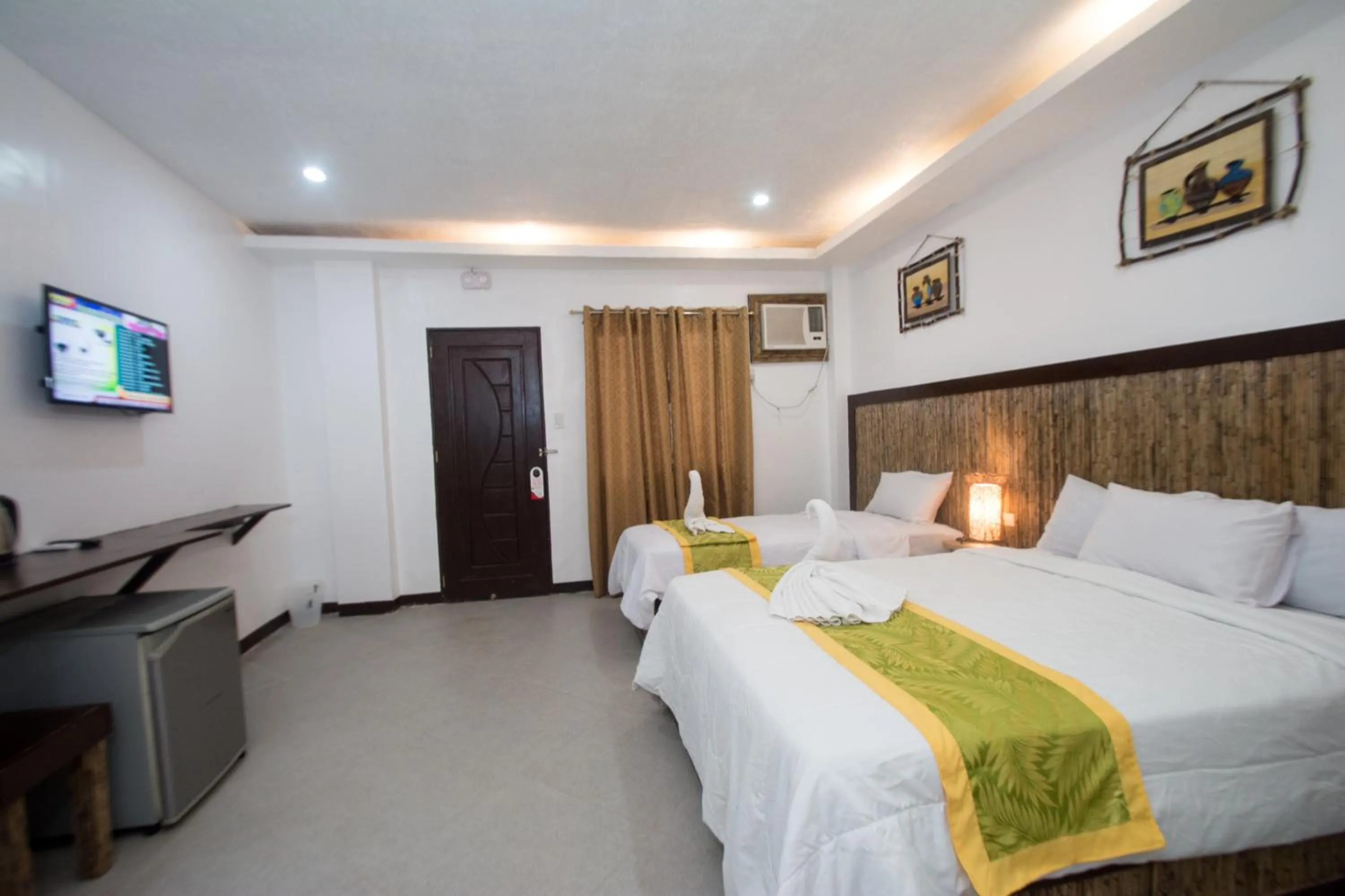 Bedroom, Bed in Bamboo Beach Resort & Restaurant