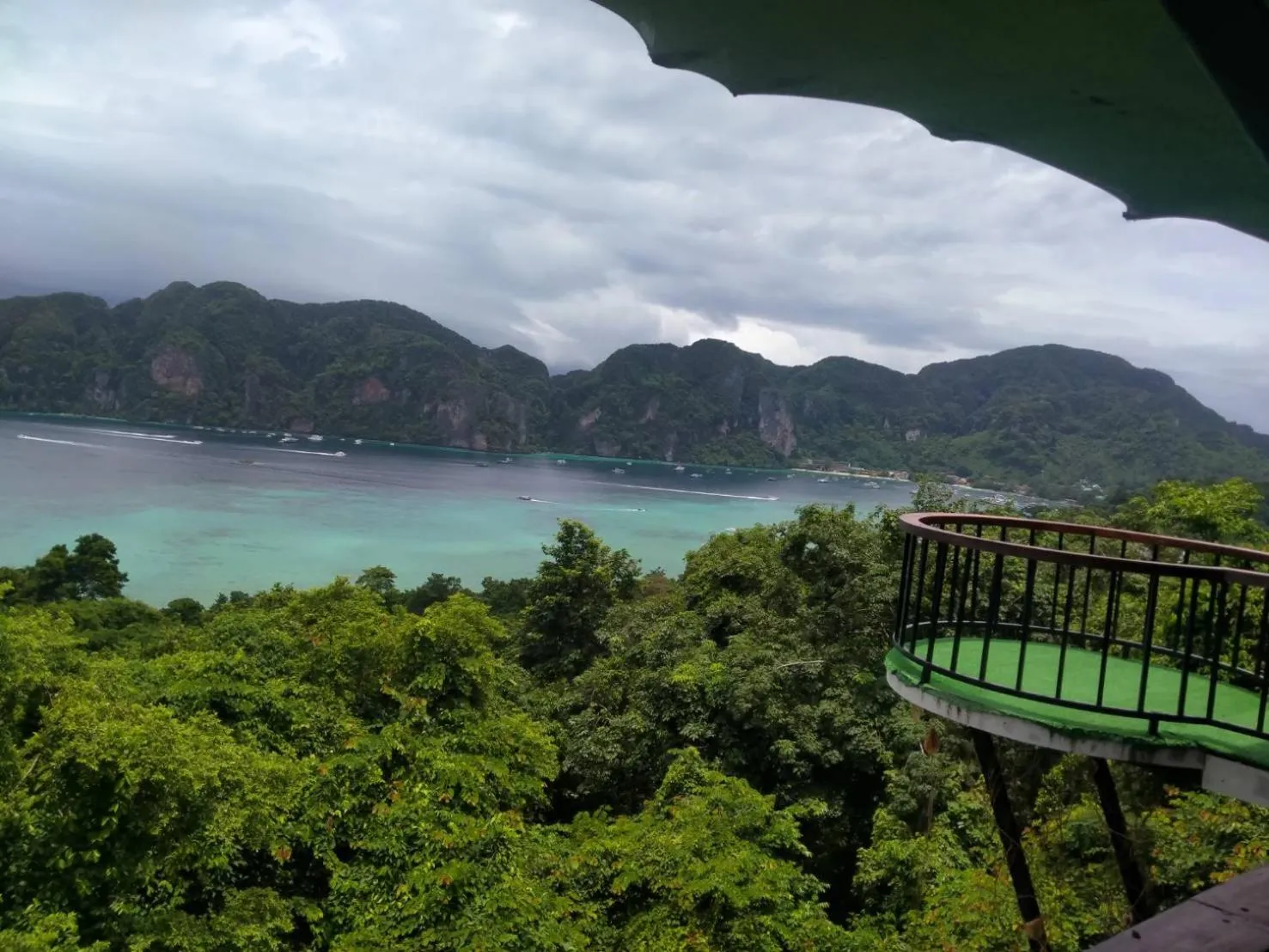 Restaurant/places to eat in Phi Phi Mountain Beach Resort SHA Certified