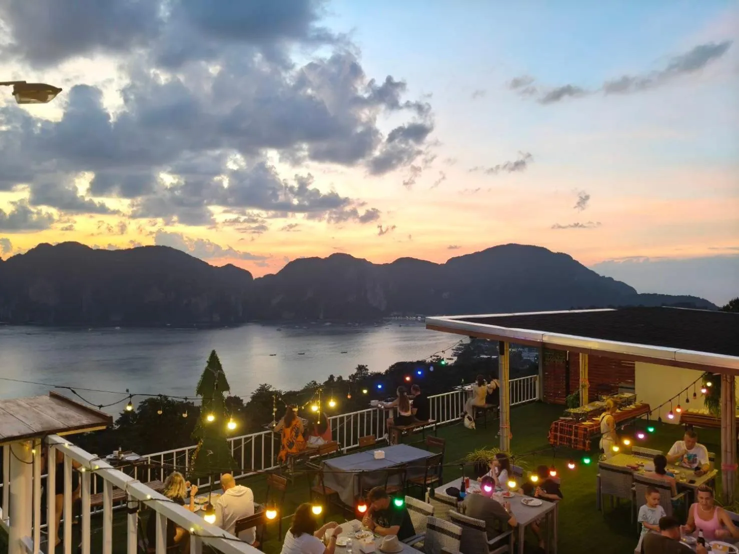 Restaurant/places to eat in PP Mountain Beach Resort