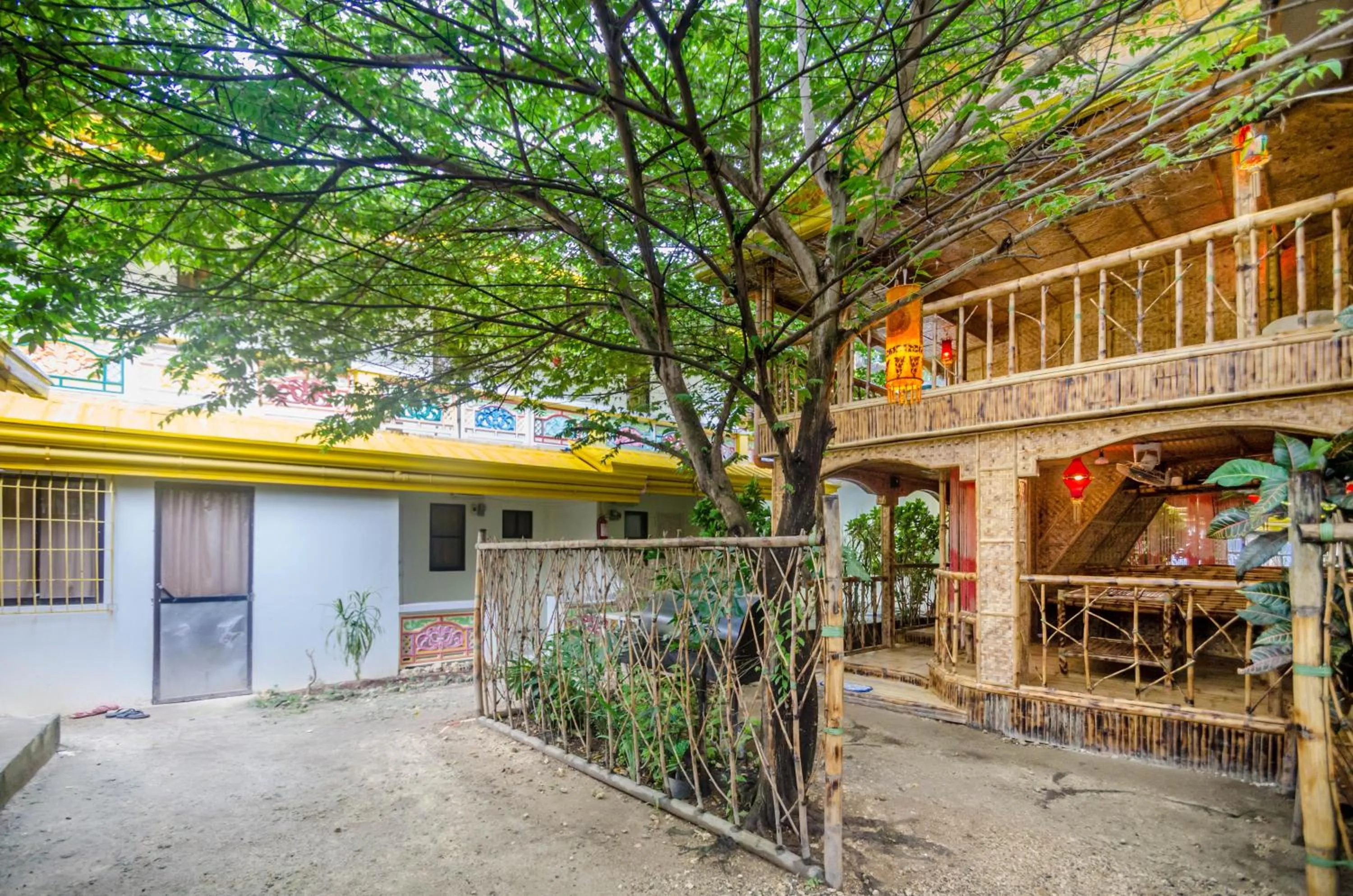 Facade/entrance in Bambooze Hauz