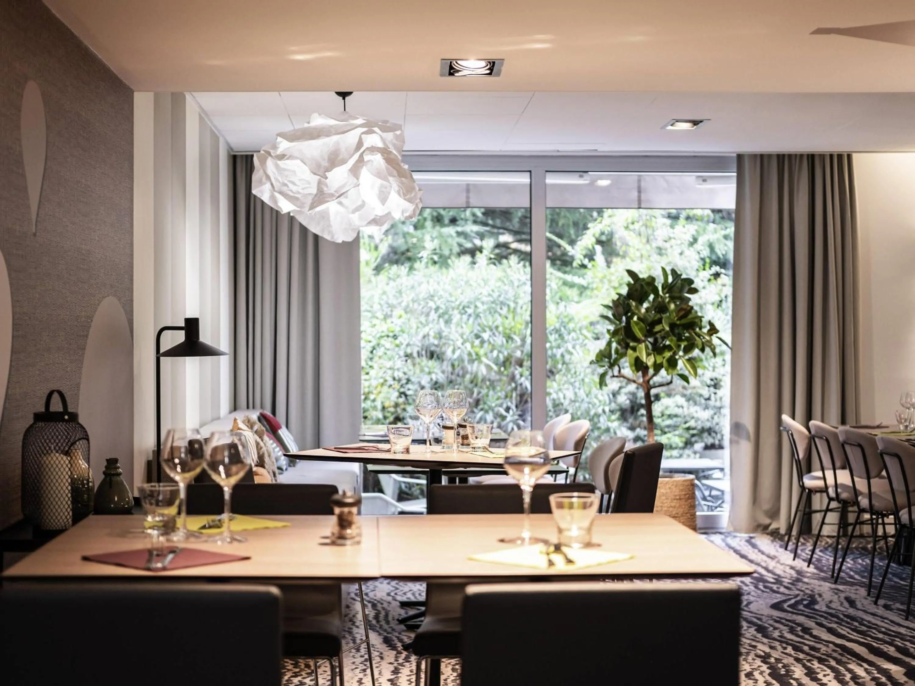 Restaurant/places to eat in Mercure Grenoble Meylan