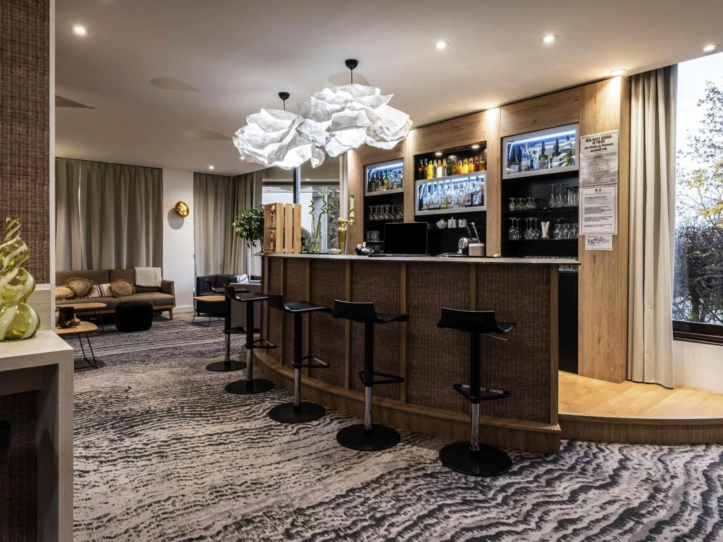 Lounge or bar in Mercure Grenoble Meylan
