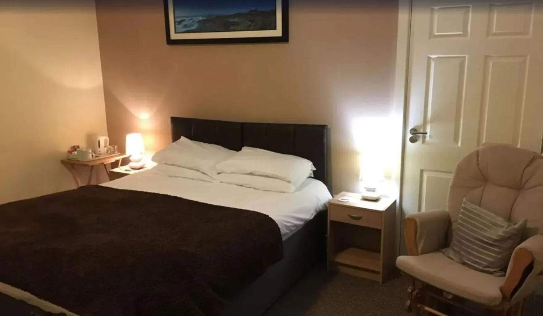 Bedroom, Bed in Red Lion Inn