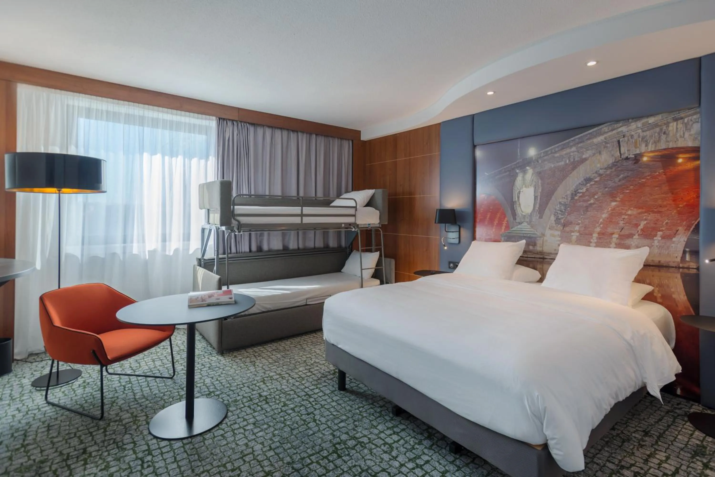 Photo of the whole room, Bed in Hotel Mercure Toulouse Centre Compans