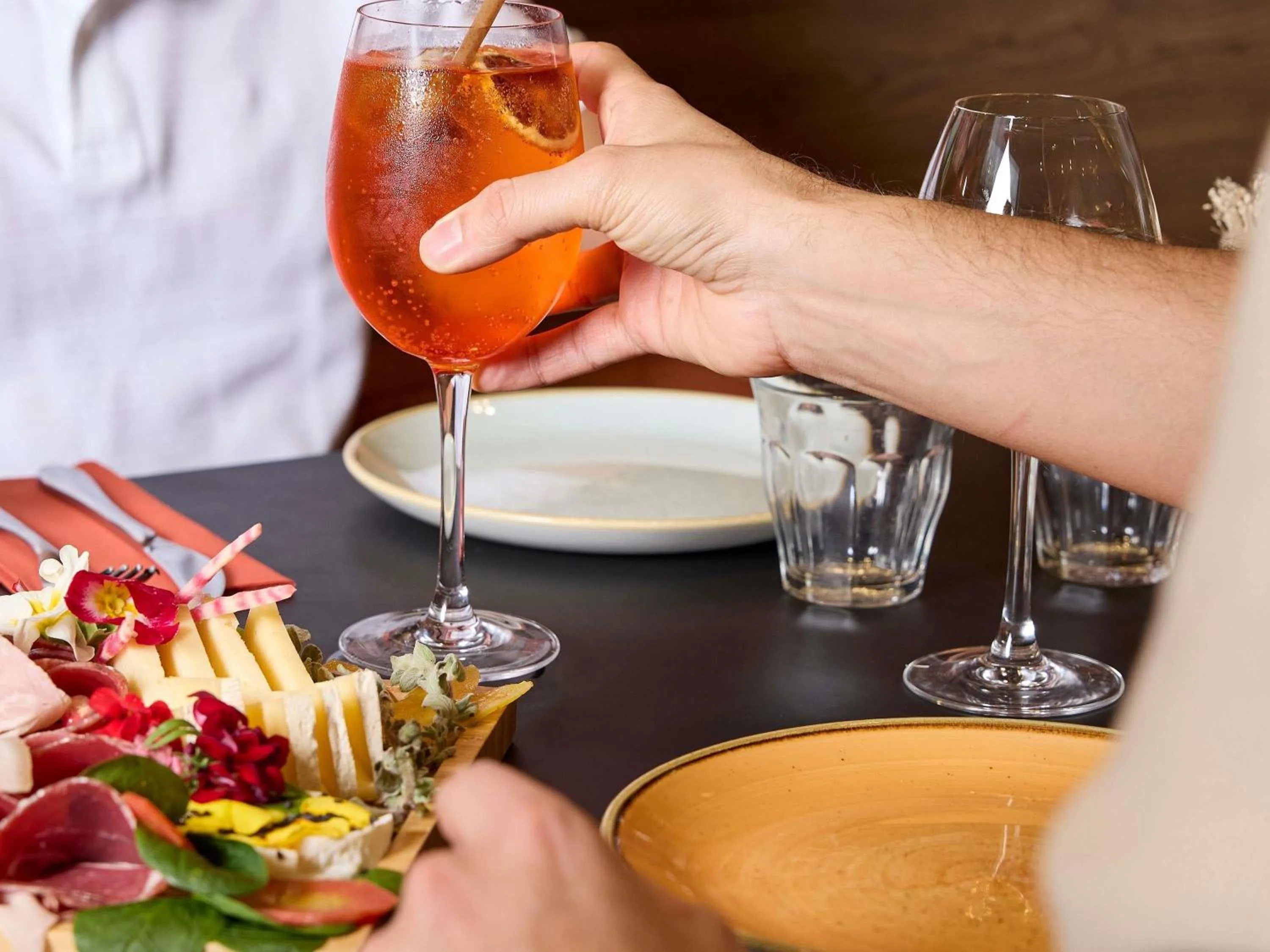 Lounge or bar in Hotel Mercure Toulouse Centre Compans