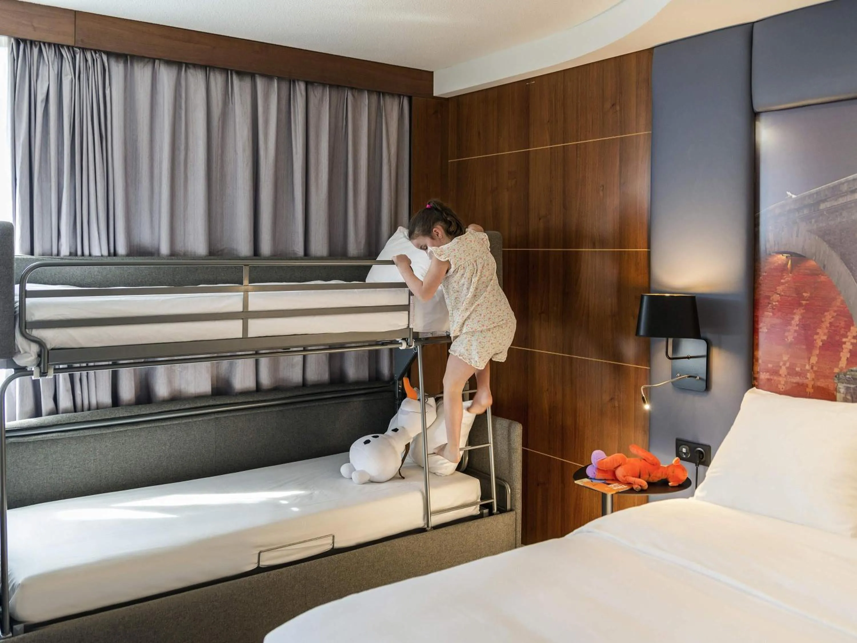 Bedroom, Bed in Hotel Mercure Toulouse Centre Compans