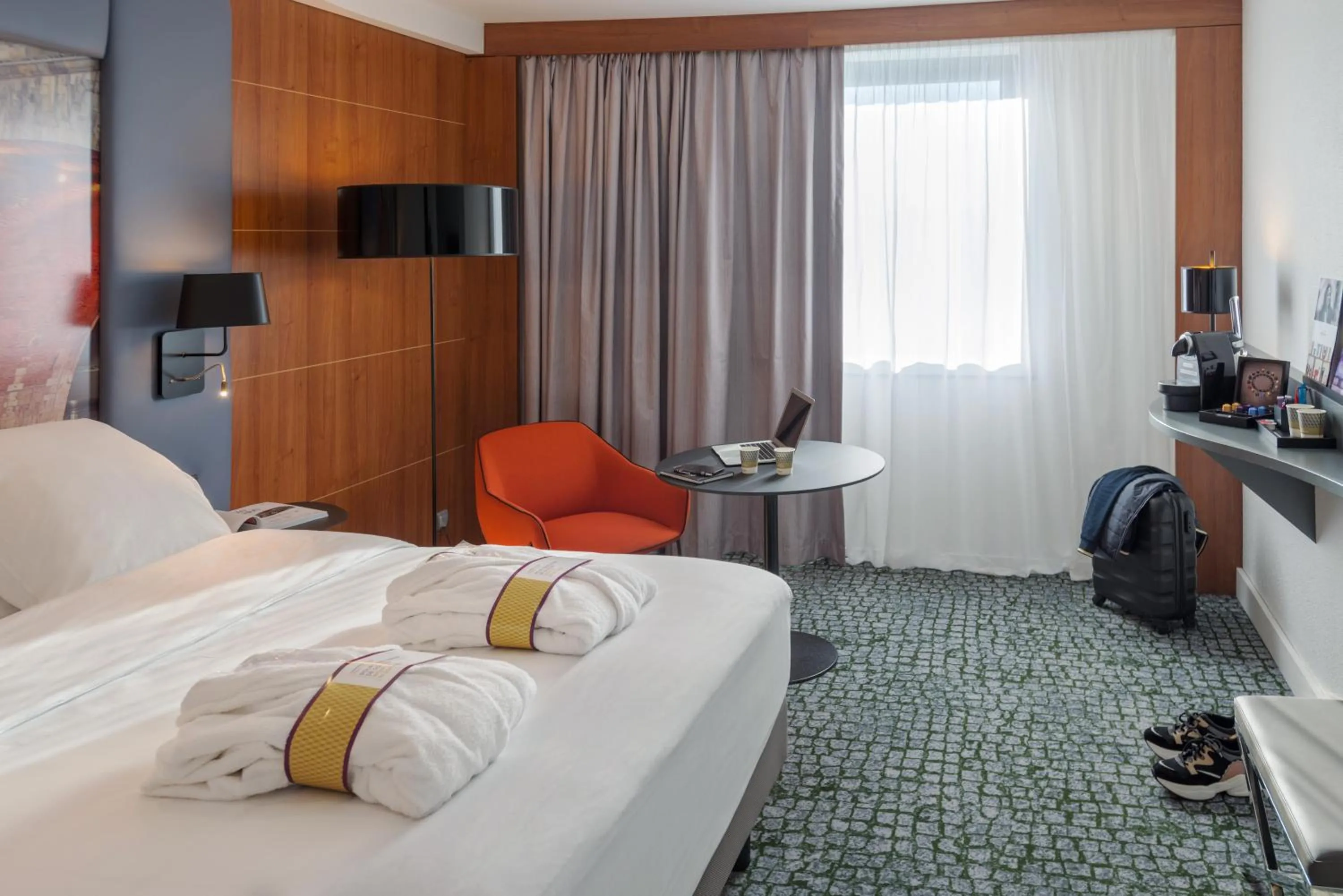 Photo of the whole room, Bed in Hotel Mercure Toulouse Centre Compans