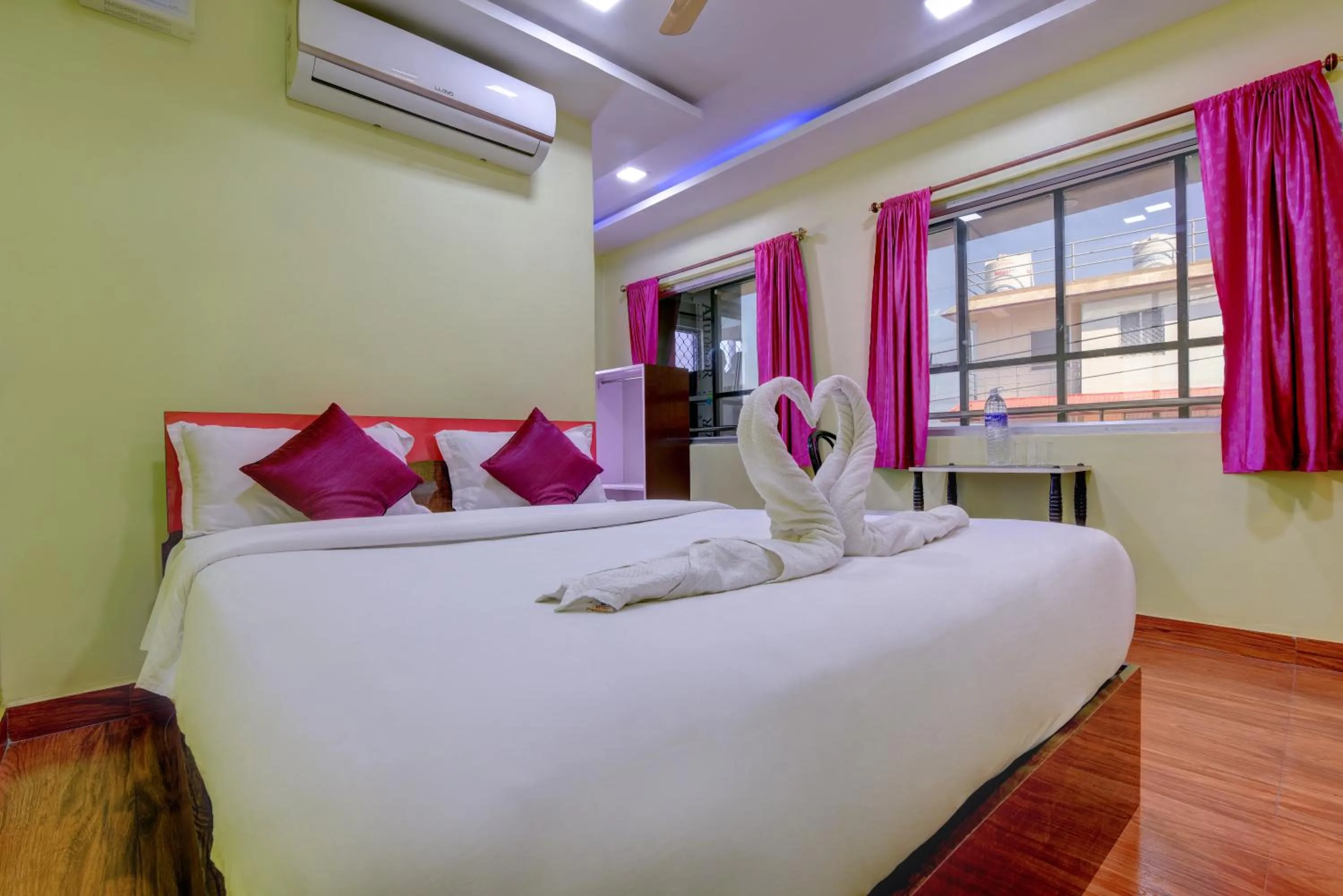 Bedroom, Bed in HOTEL HARBOUR VIEW