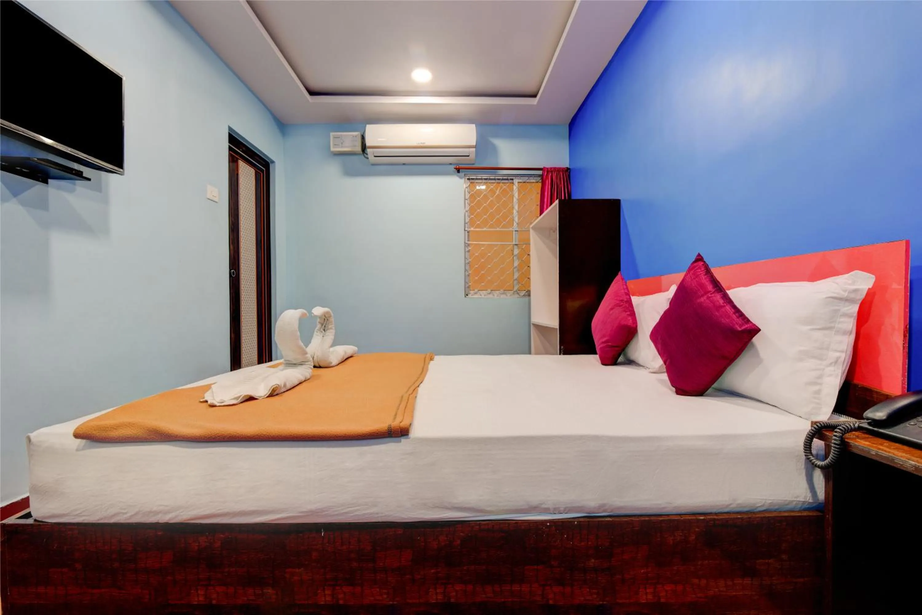 Bed in HOTEL HARBOUR VIEW