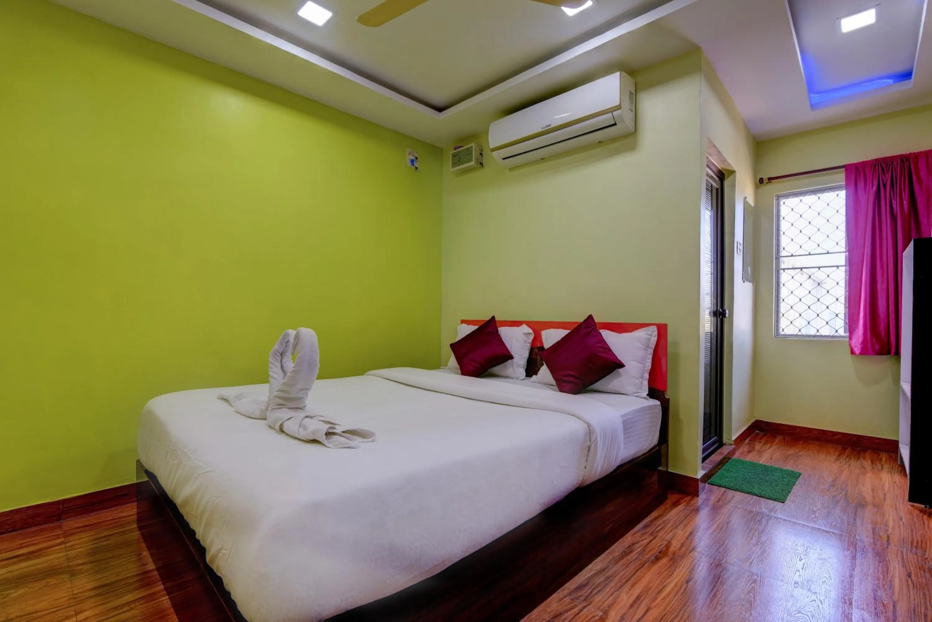 Bedroom, Bed in HOTEL HARBOUR VIEW