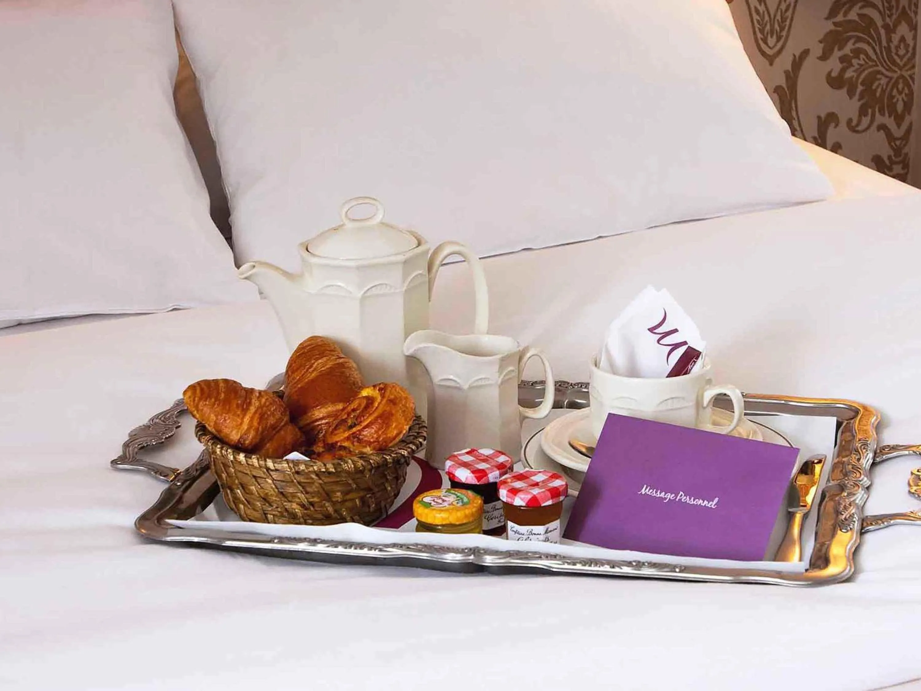 Other, Bed in Mercure Paris Opera Louvre