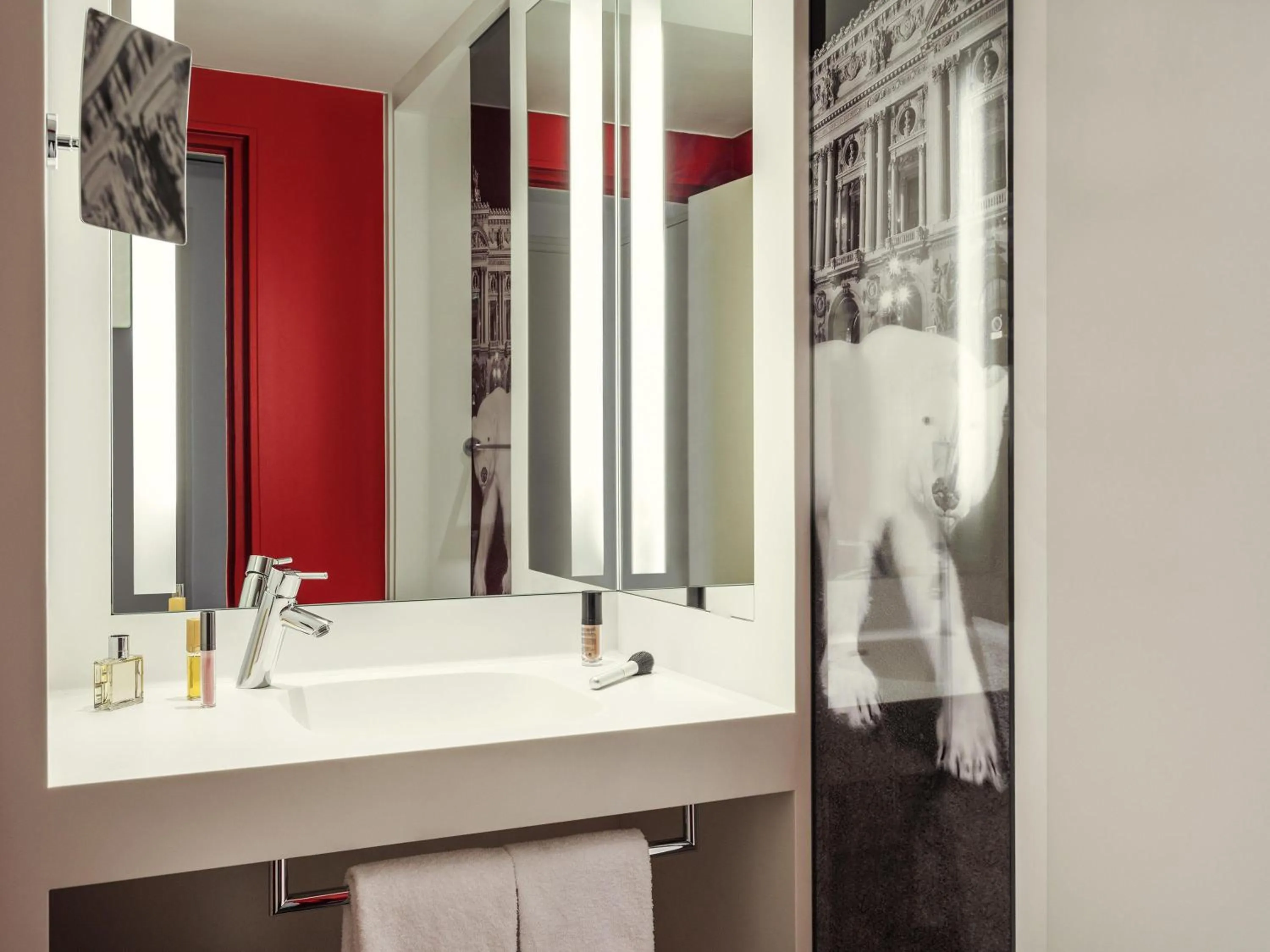 Bedroom in Mercure Paris Opera Louvre