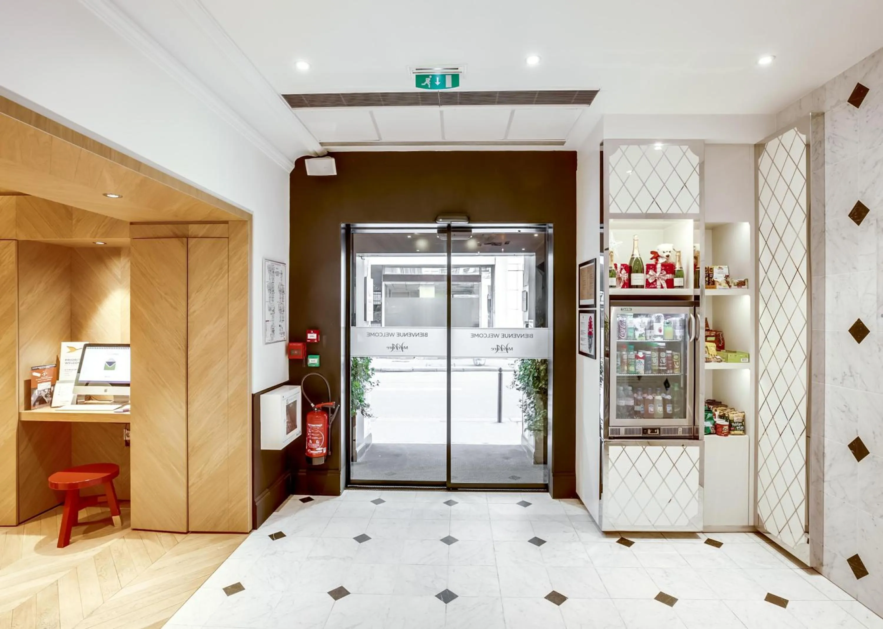 On-site shops in Mercure Paris Opera Louvre