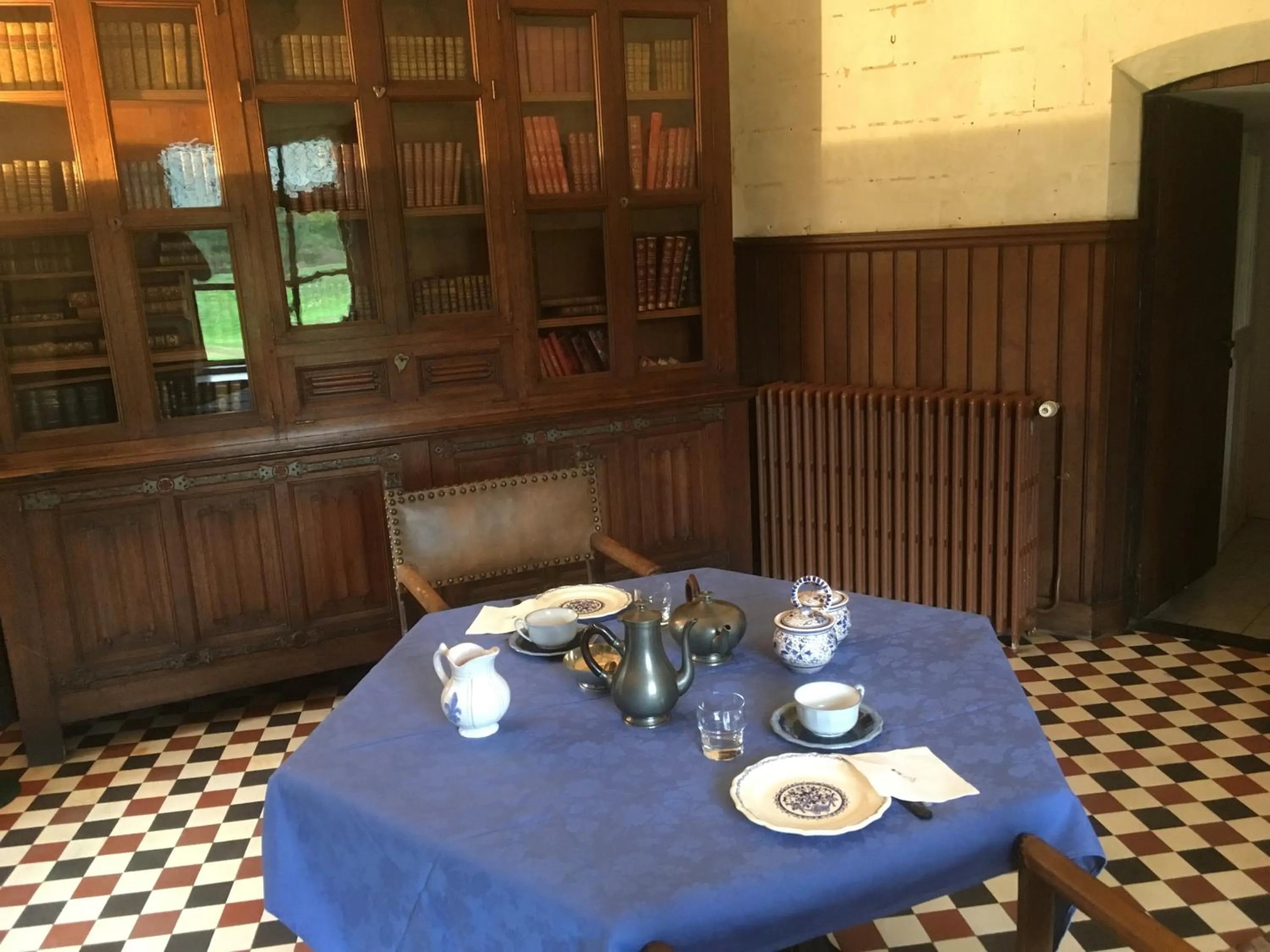 Breakfast in Château de Villers-Châtel