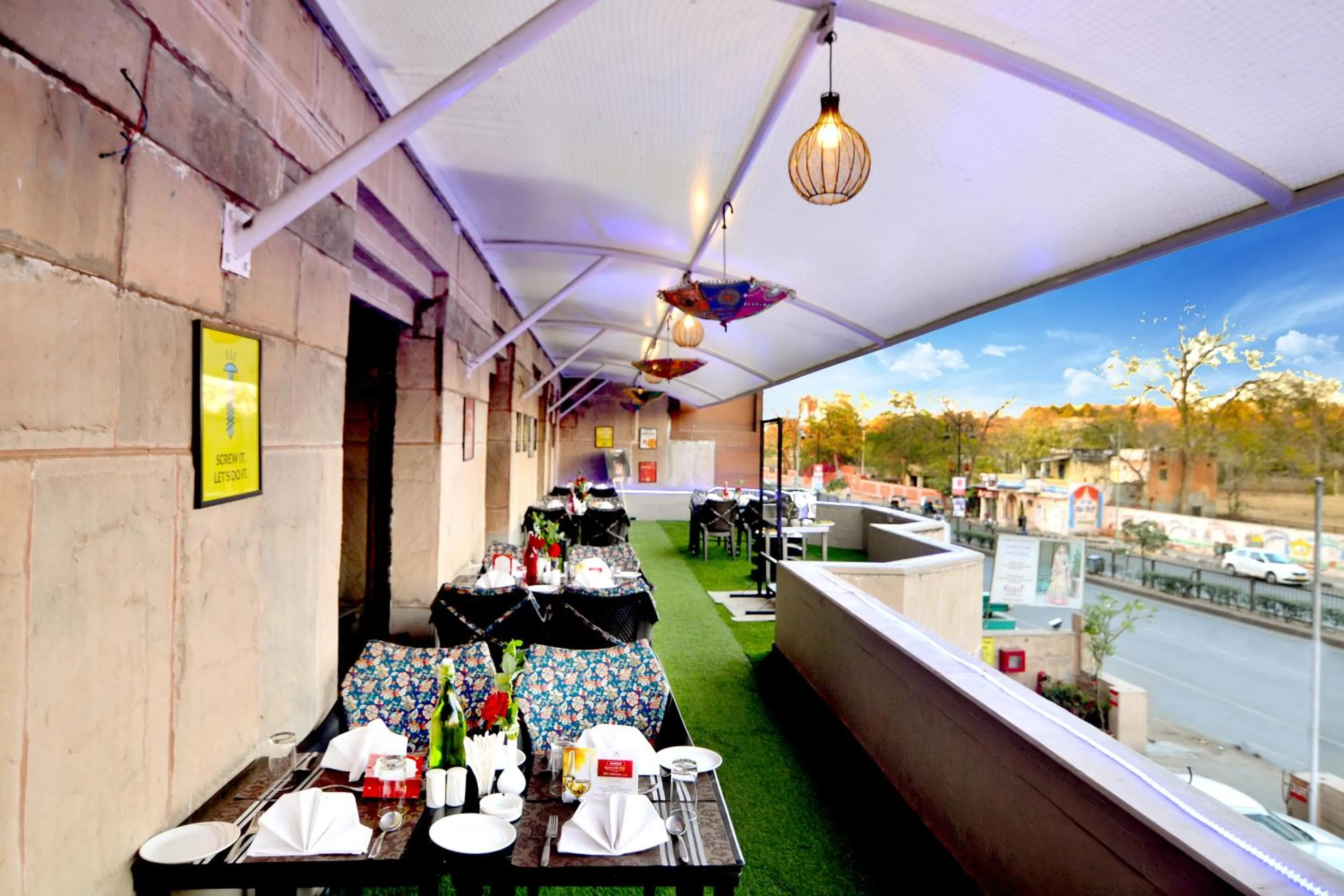 Restaurant/places to eat in Lords Plaza Jaipur