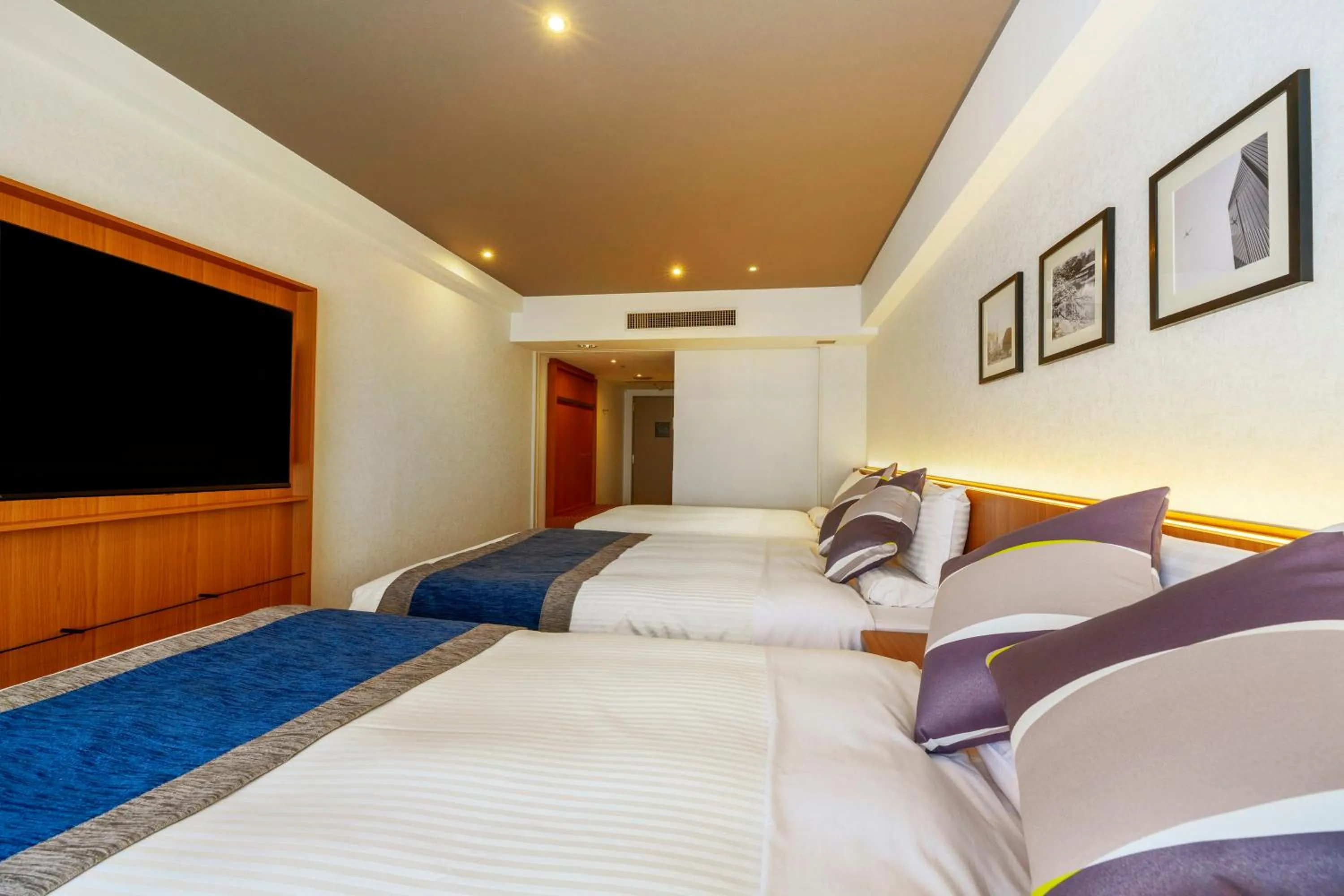 Photo of the whole room, Bed in Hotel Mystays Premier Hamamatsucho