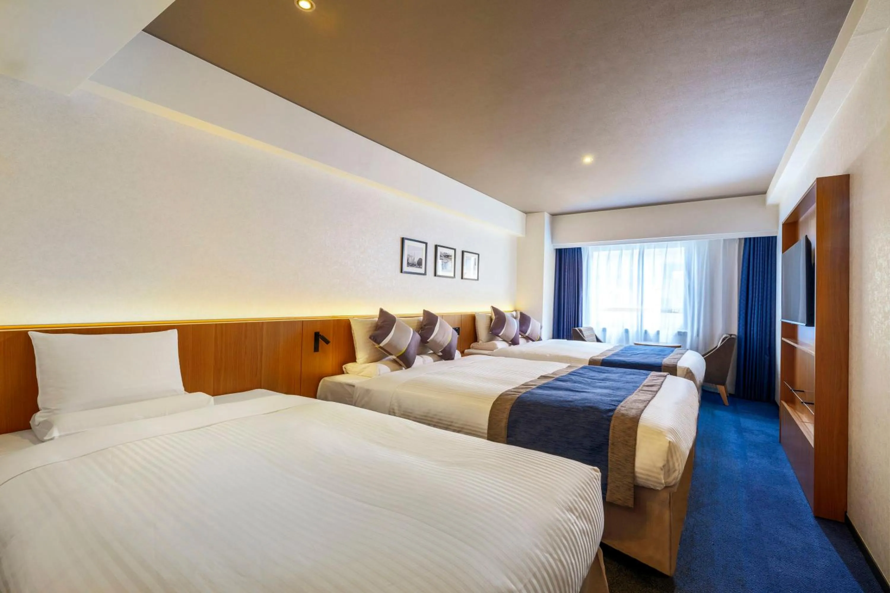 Photo of the whole room, Bed in Hotel Mystays Premier Hamamatsucho