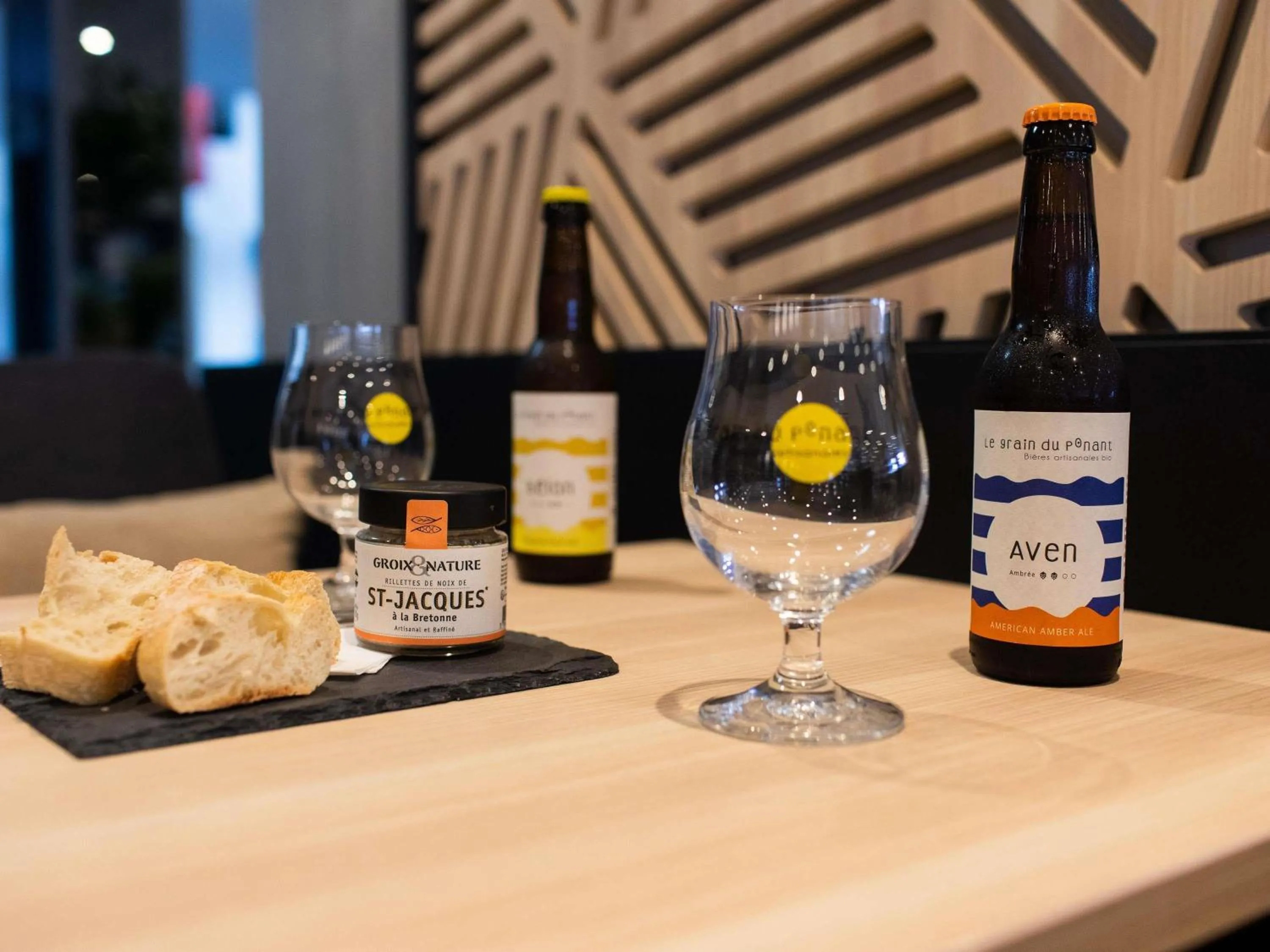 Lounge or bar in Mercure Lorient Centre