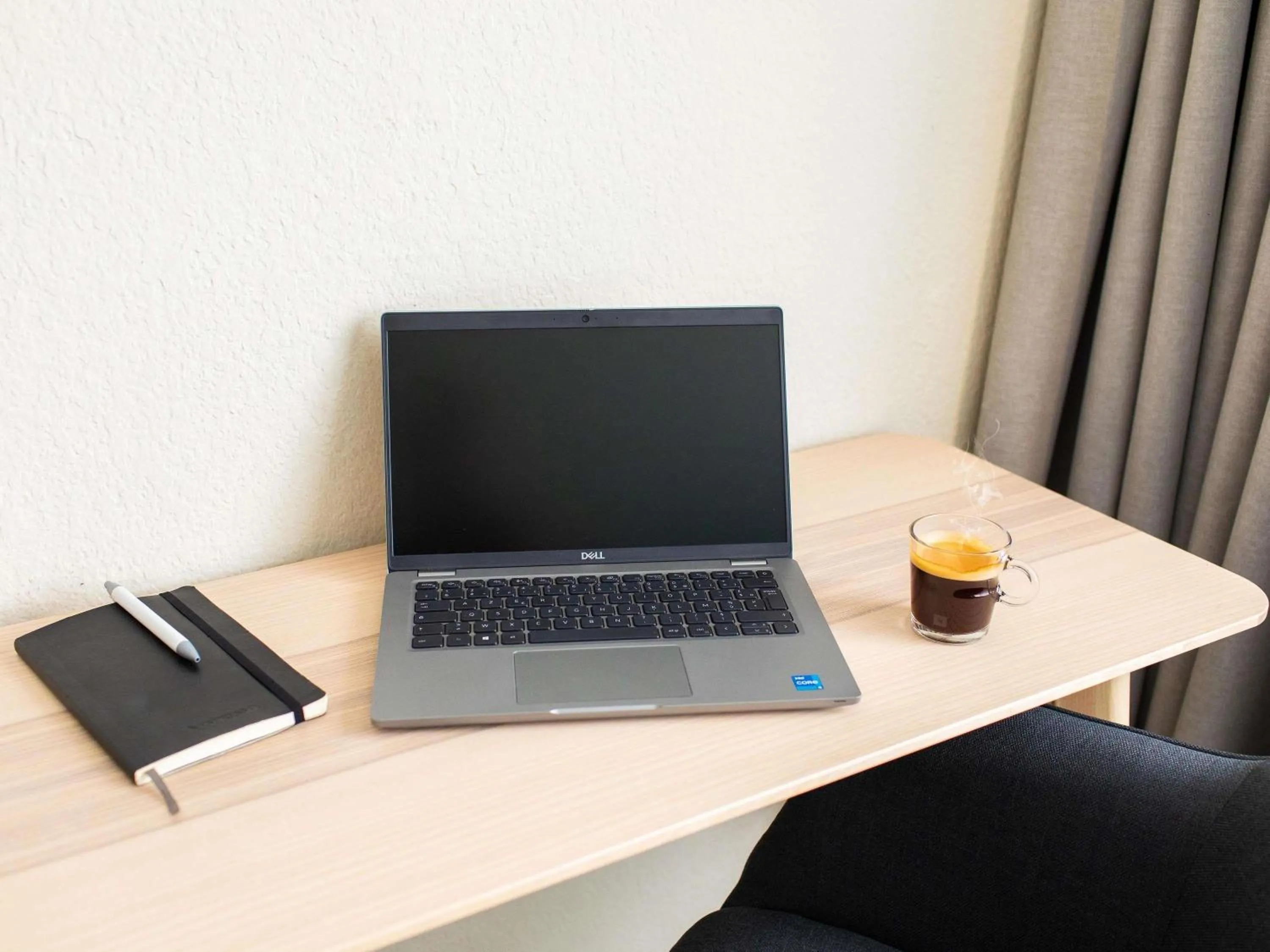 Bedroom in Mercure Lorient Centre
