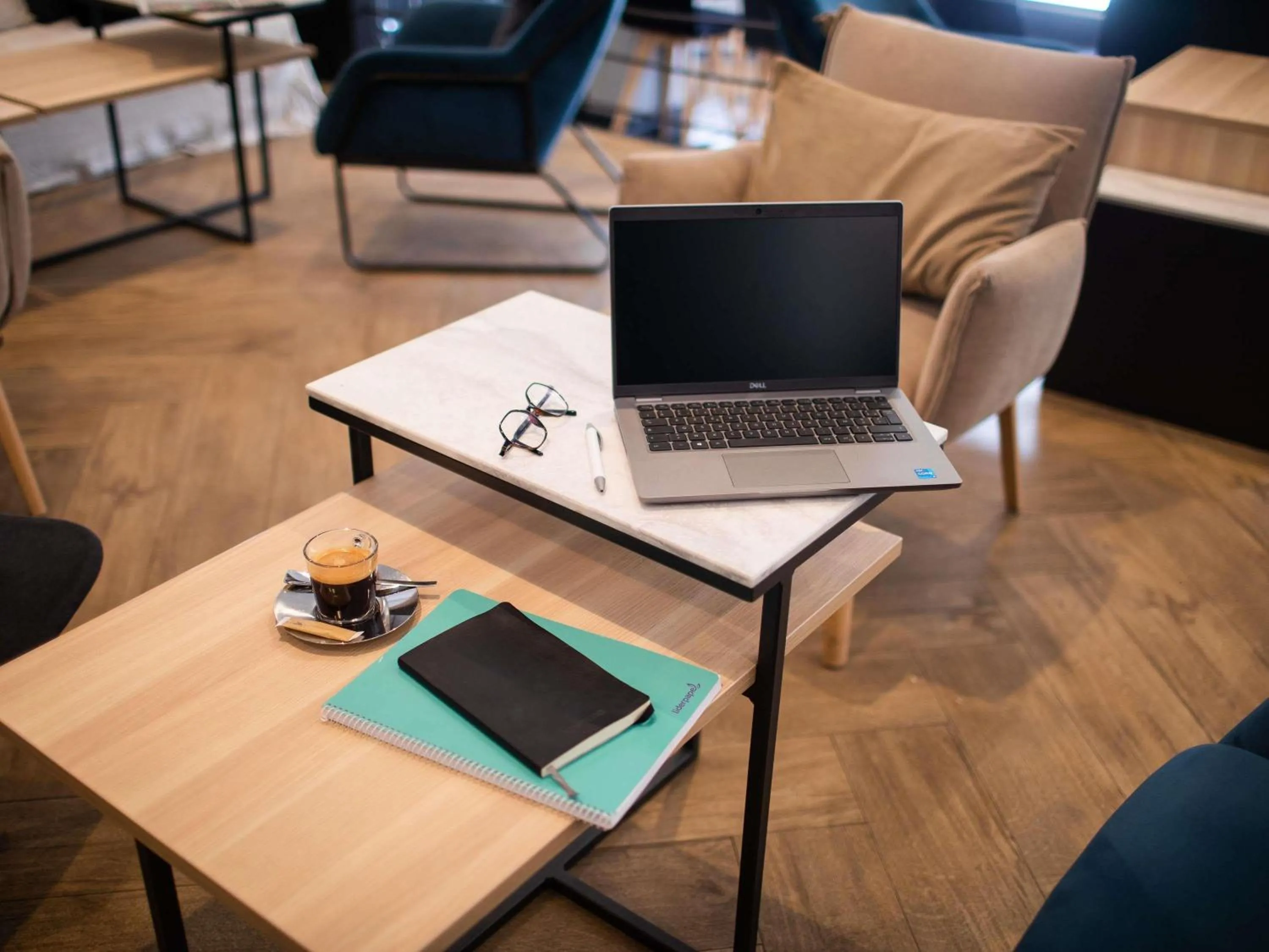 Lounge or bar in Mercure Lorient Centre