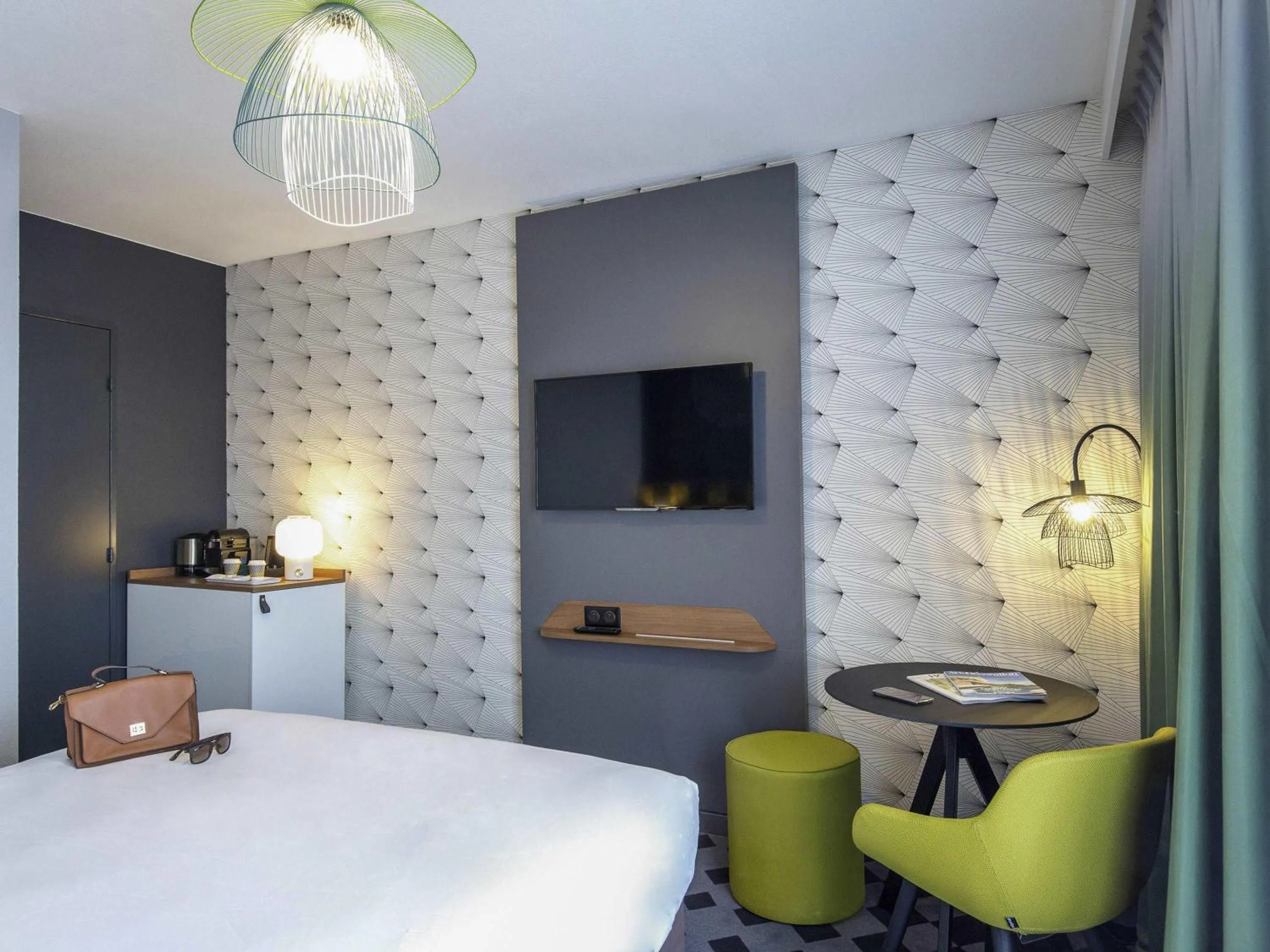 Bedroom, Bed in Mercure Hyères Centre Côte d'Azur