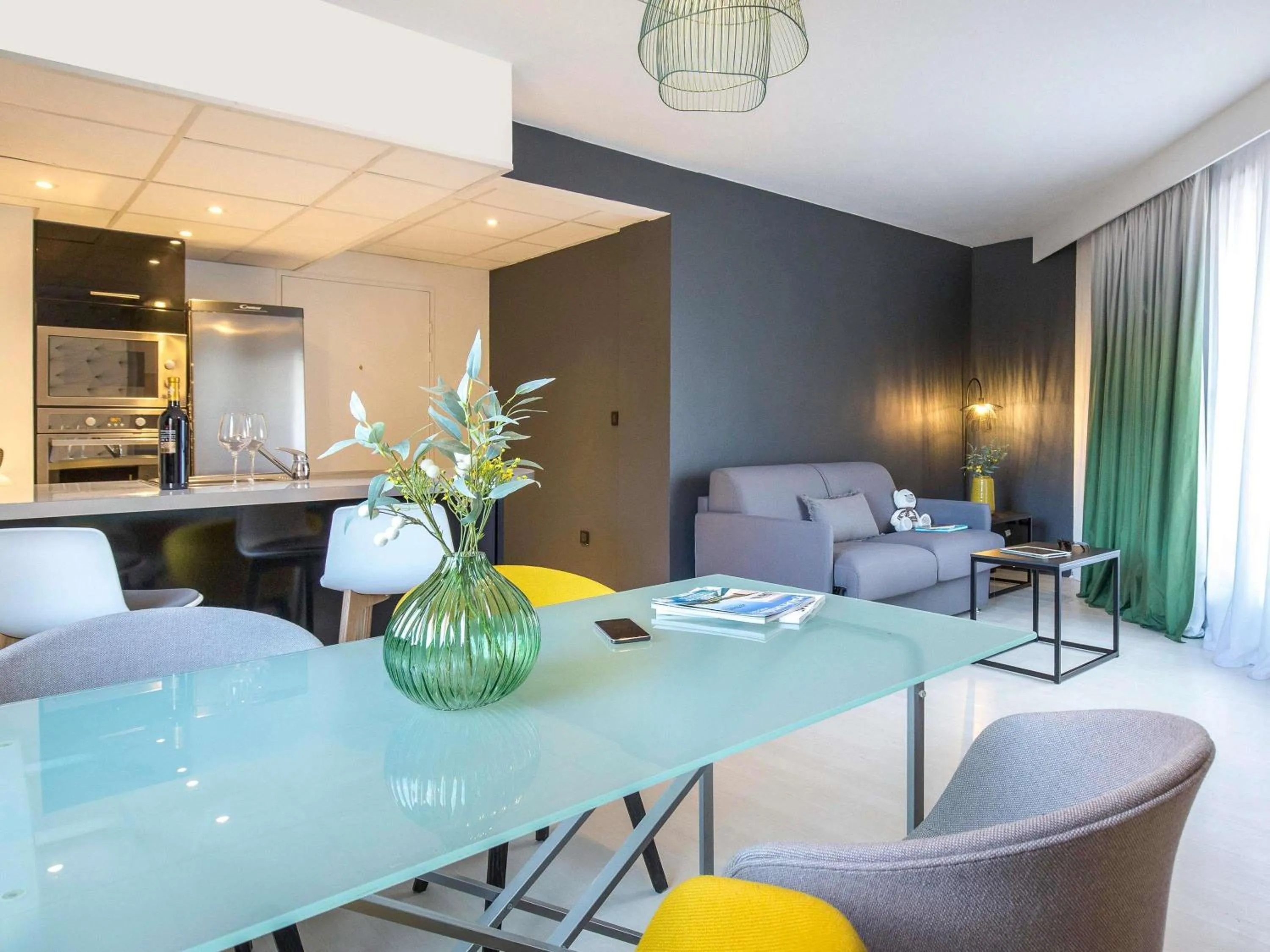 Bedroom in Mercure Hyères Centre Côte d'Azur