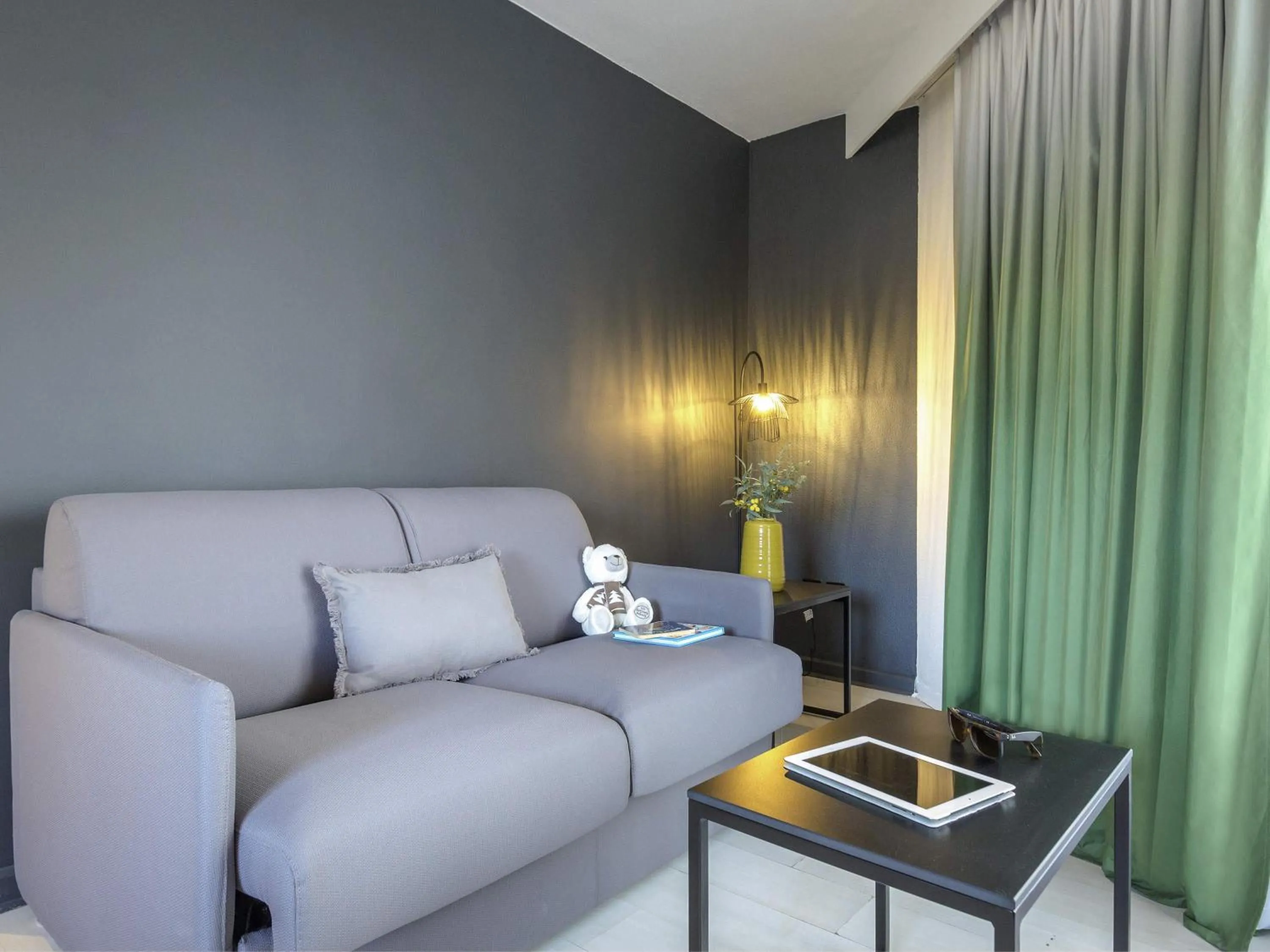 Bedroom in Mercure Hyères Centre Côte d'Azur