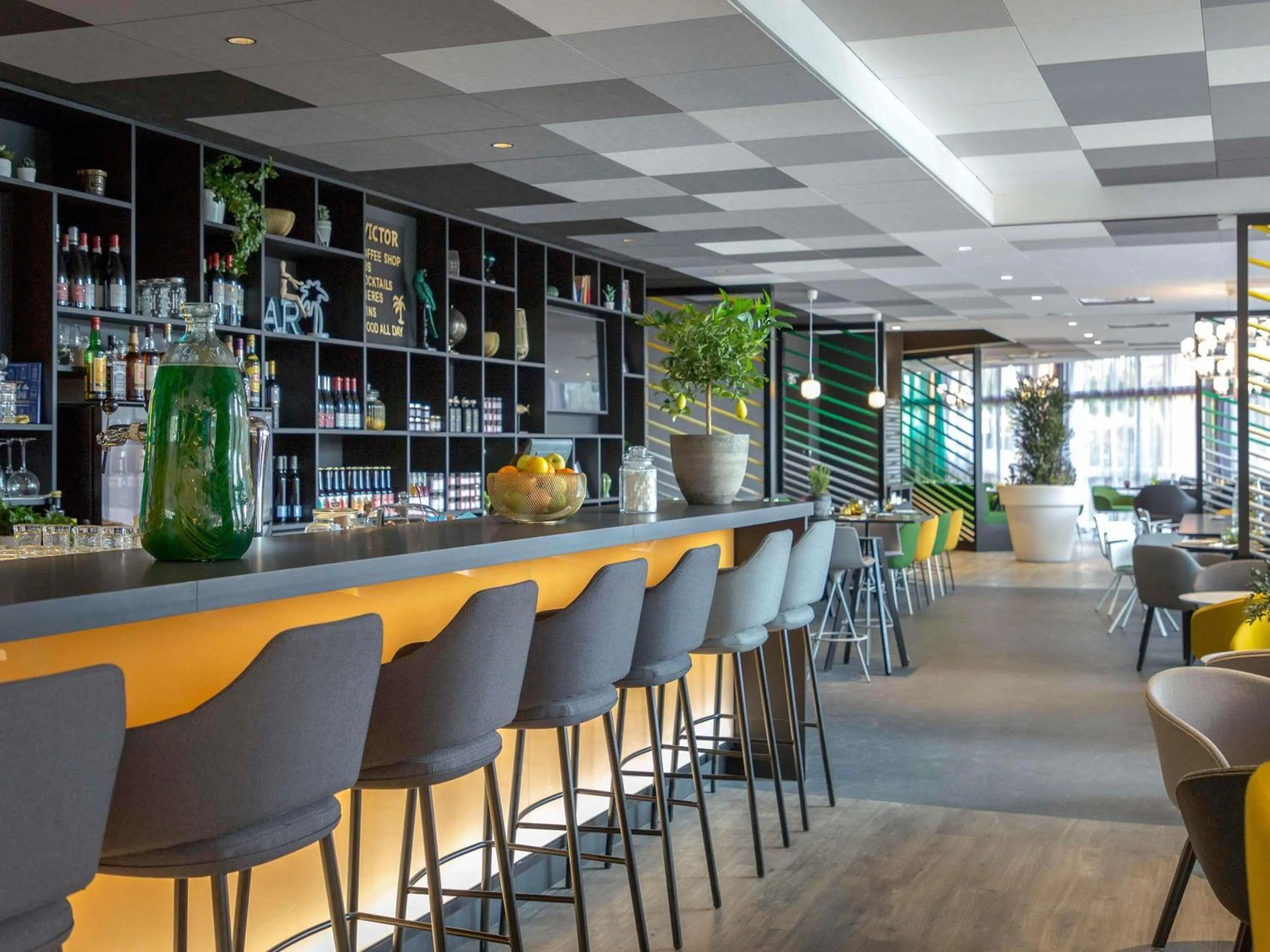 Lounge or bar in Mercure Hyères Centre Côte d'Azur