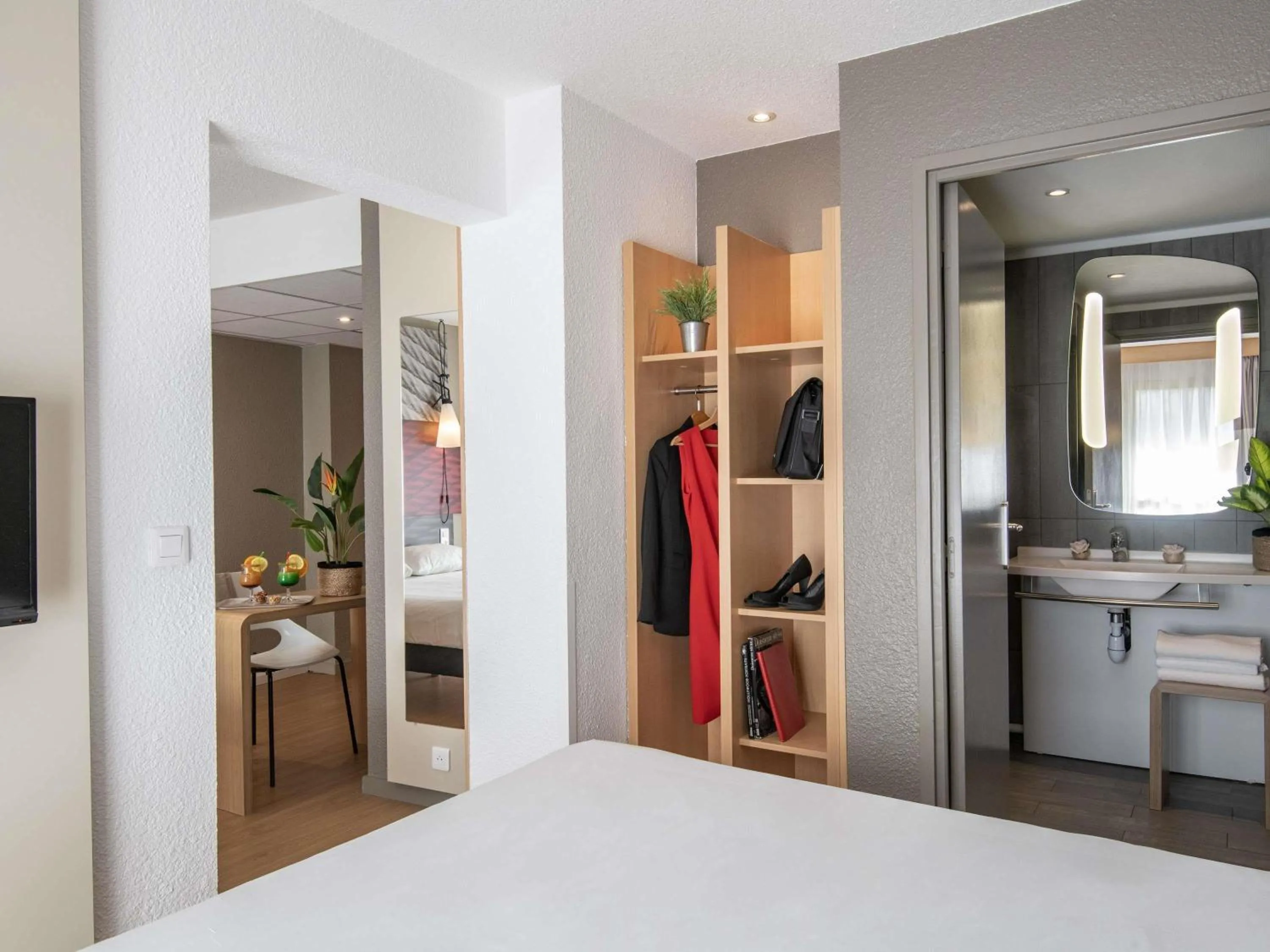 Bedroom, Bed in ibis Cannes Plage La Bocca