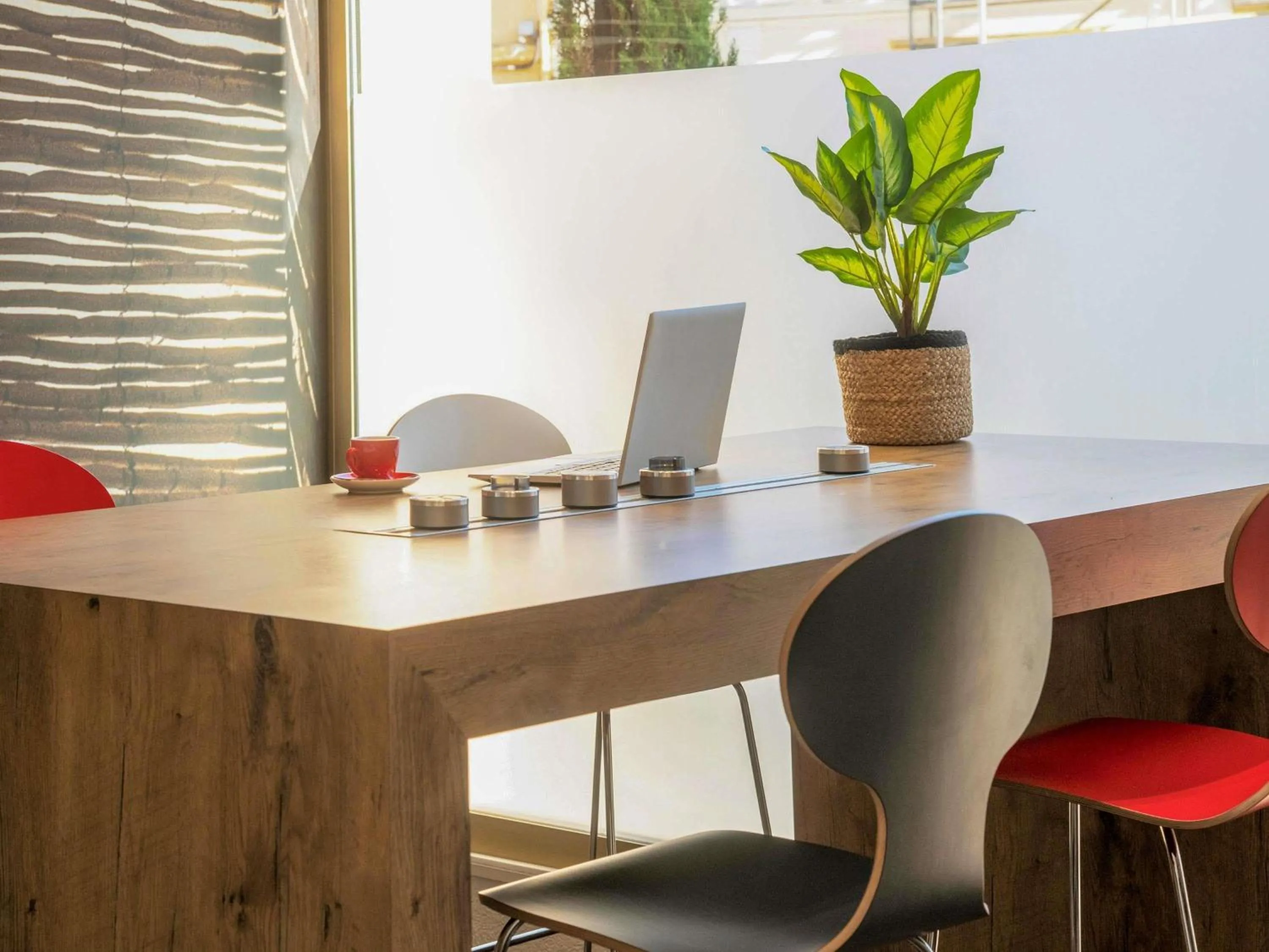 Meeting/conference room in ibis Cannes Plage La Bocca