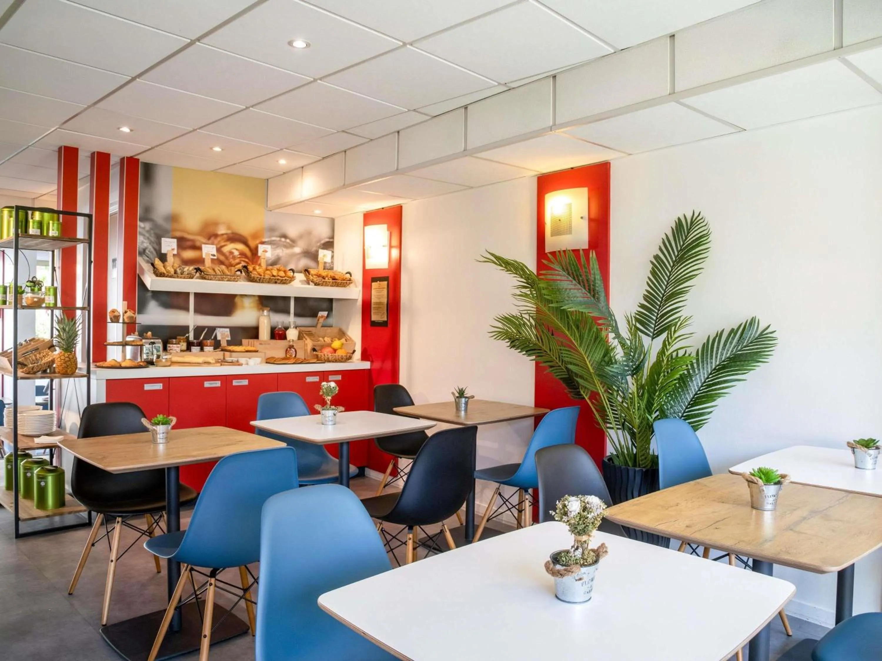 Breakfast in ibis Cannes Plage La Bocca