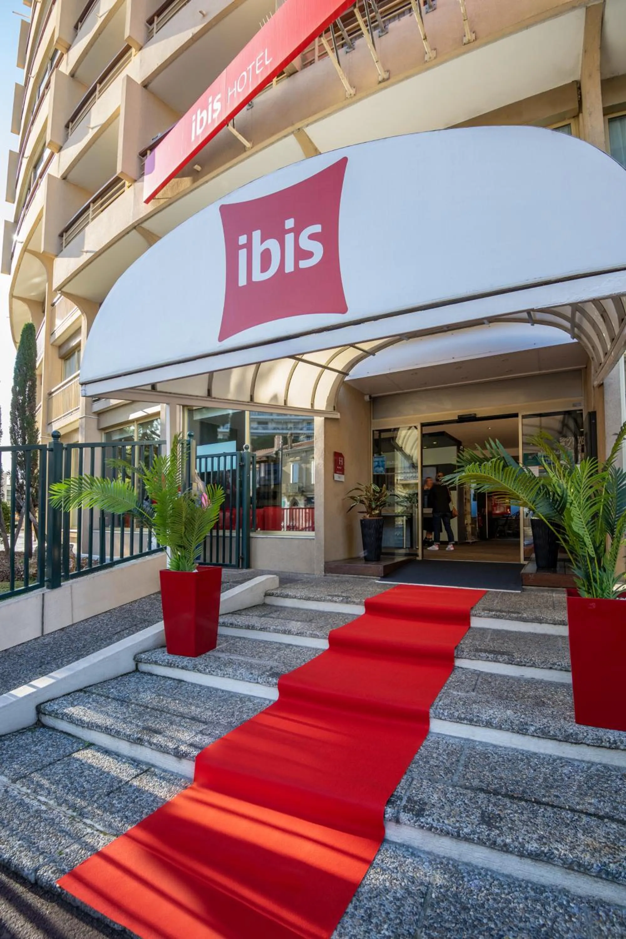 Property building in ibis Cannes Plage La Bocca