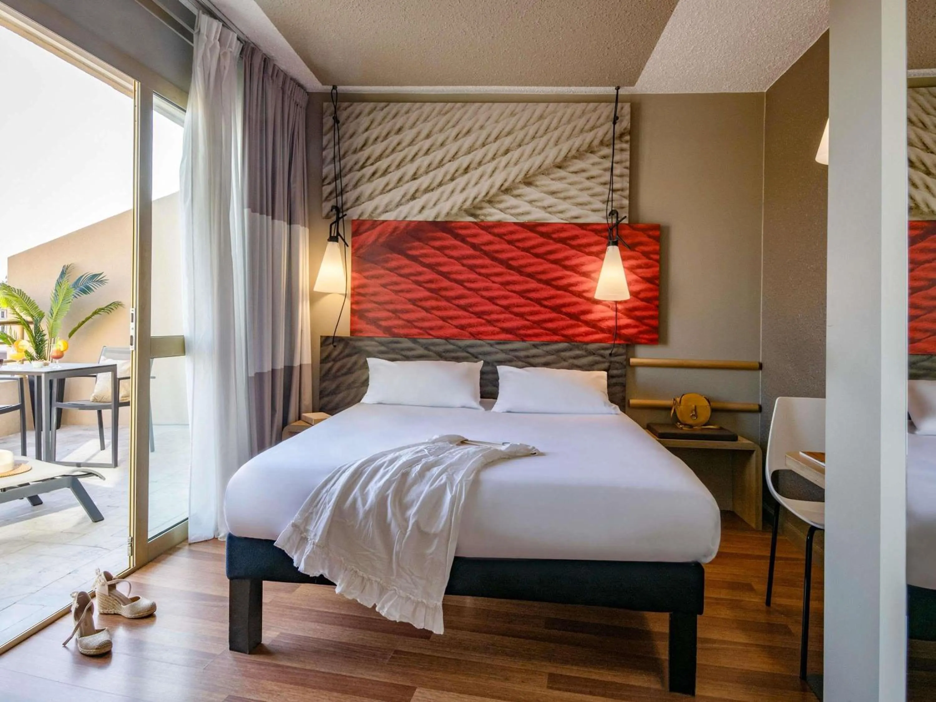 Bedroom, Bed in ibis Cannes Plage La Bocca