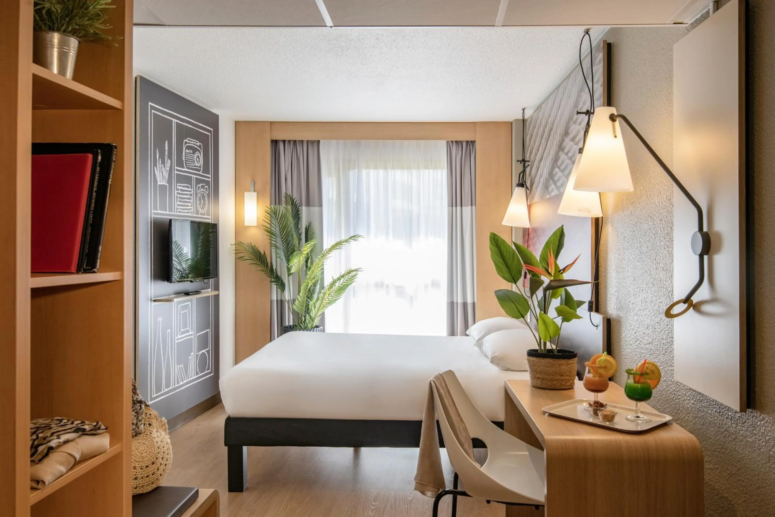 Bedroom, Bed in ibis Cannes Plage La Bocca